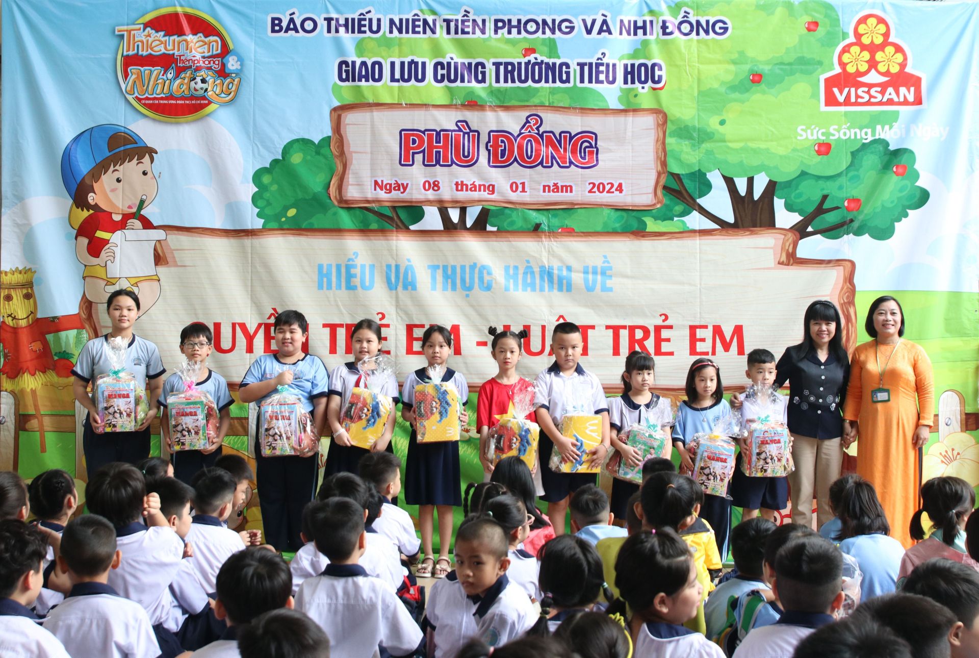 B&aacute;o Thiếu ni&ecirc;n Tiền phong v&agrave; Nhi đồng c&ugrave;ng C&ocirc;ng ty Vissan
đem đến nhiều chương tr&igrave;nh &yacute; nghĩa tại trường học.