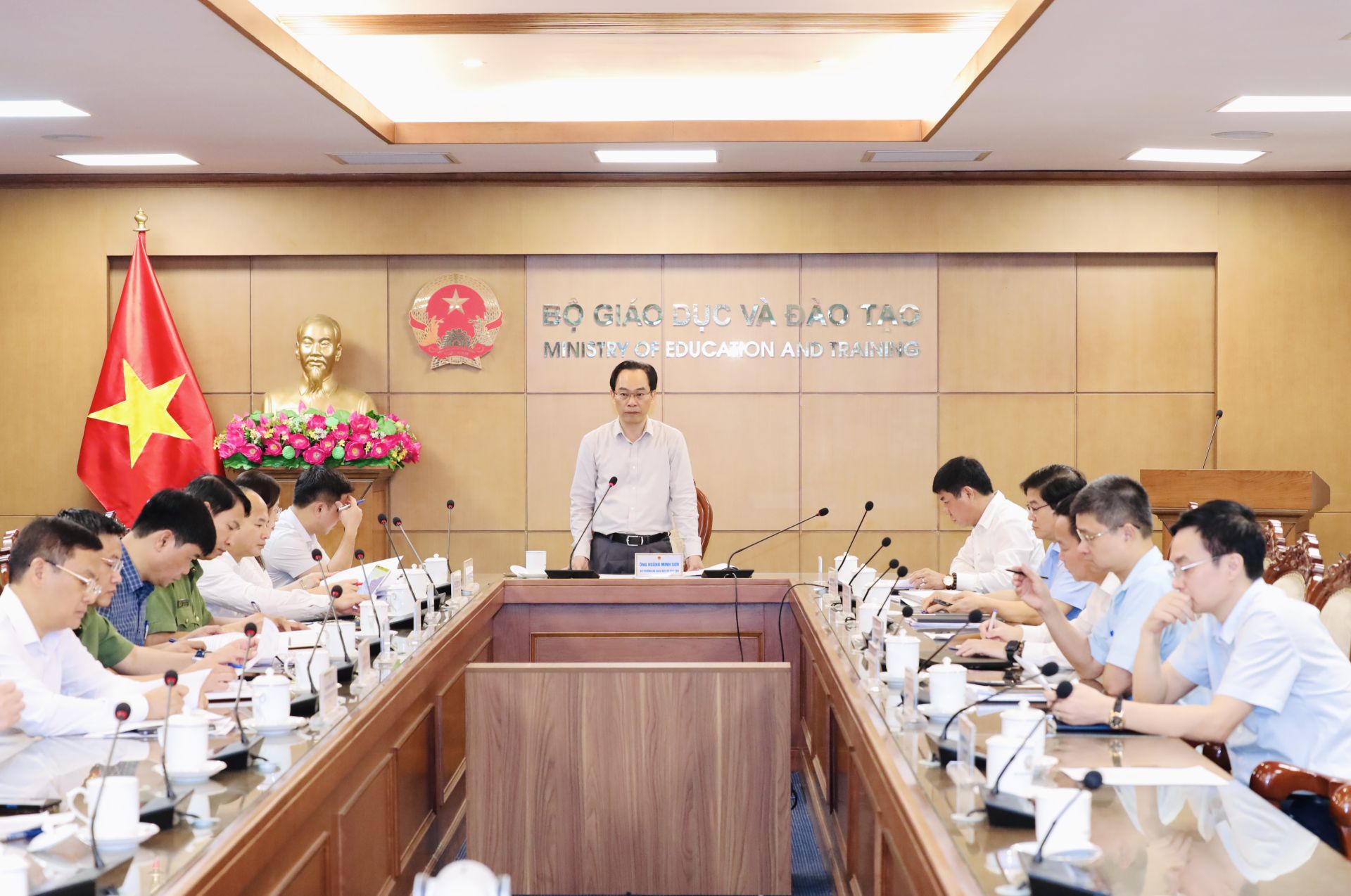 Quang cảnh h&ocirc;̣i nghị.