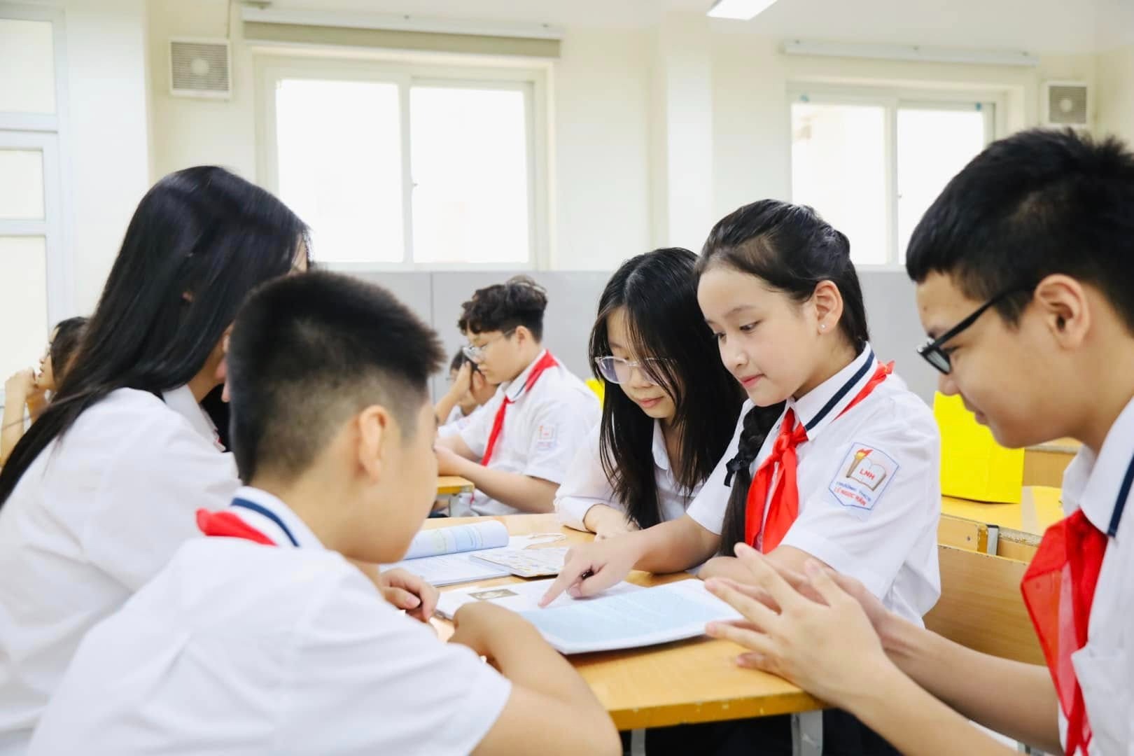 Thi&ecirc;n Kim lu&ocirc;n c&acirc;n bằng giữa học t&acirc;̣p và tham gia các hoạt đ&ocirc;̣ng Đ&ocirc;̣i.