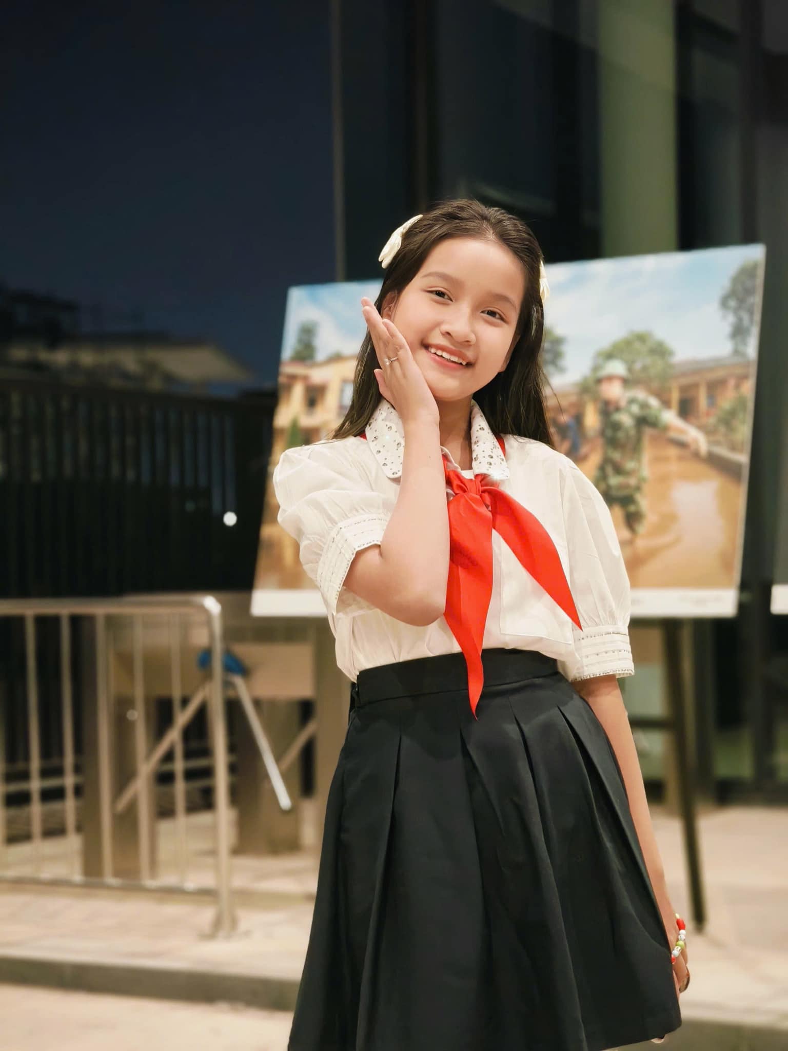 Thi&ecirc;n Kim lu&ocirc;n tích cực trong gia c&ocirc;ng tác Đ&ocirc;̣i và phong trào thi&ecirc;́u nhi.