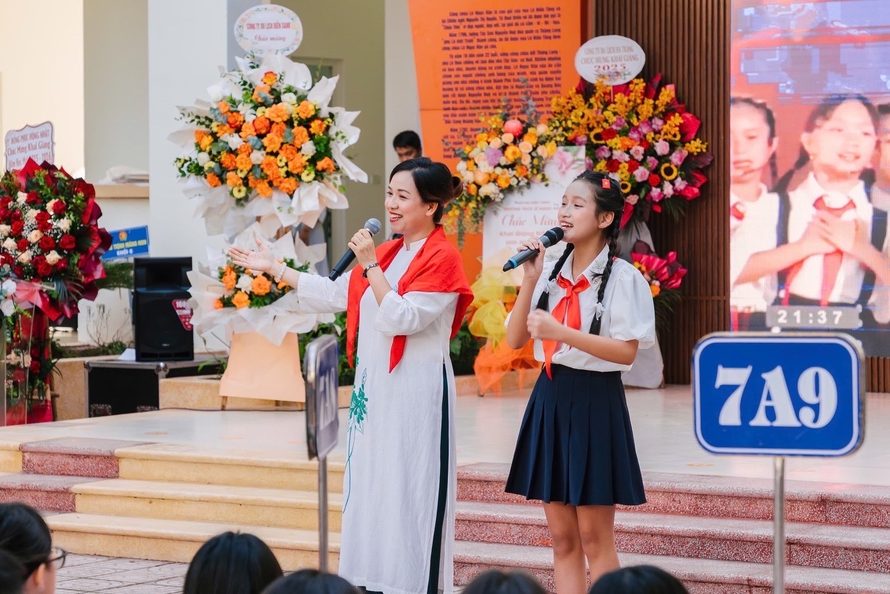 Thi&ecirc;n Kim là ni&ecirc;̀m tự hào của trường THCS L&ecirc; Ngọc H&acirc;n.