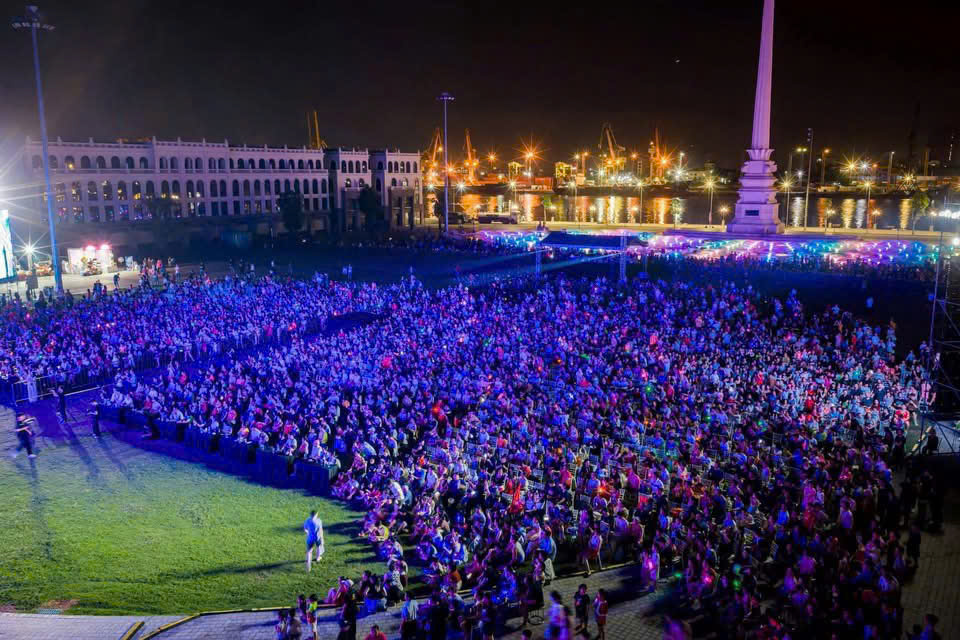 12.000 kh&aacute;n giả đ&atilde; đến với concert 