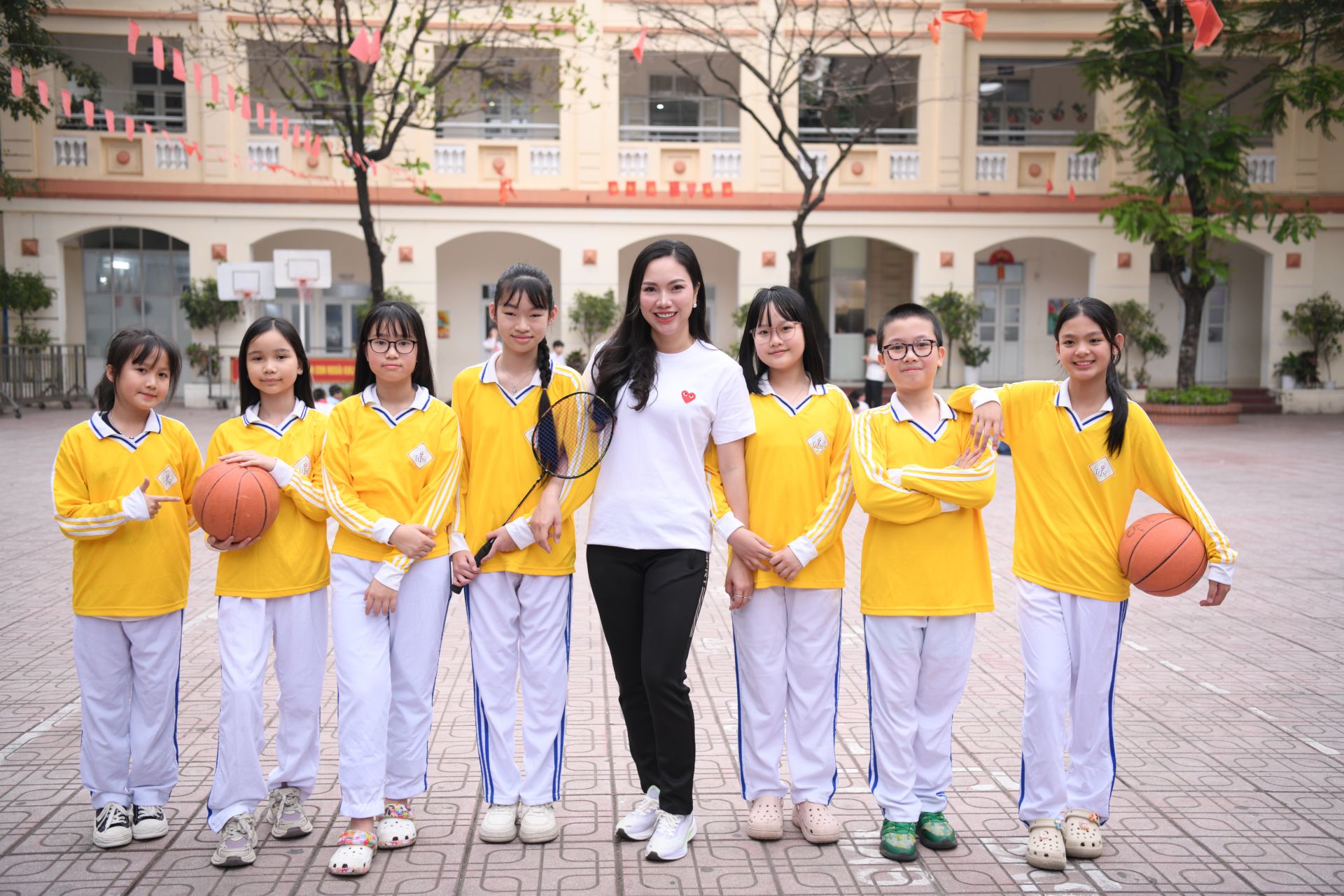 M&ugrave;a h&egrave; l&agrave; thời gian để c&aacute;c bạn học sinh r&egrave;n luyện thể chất, học th&ecirc;m kỹ năng sống. 