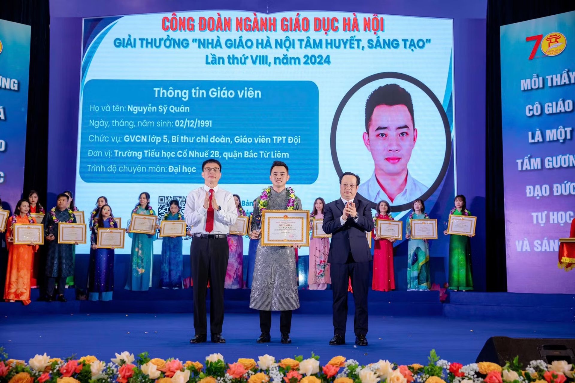 Th&acirc;̀y Nguy&ecirc;̃n Sỹ Qu&acirc;n được tuy&ecirc;n dương 