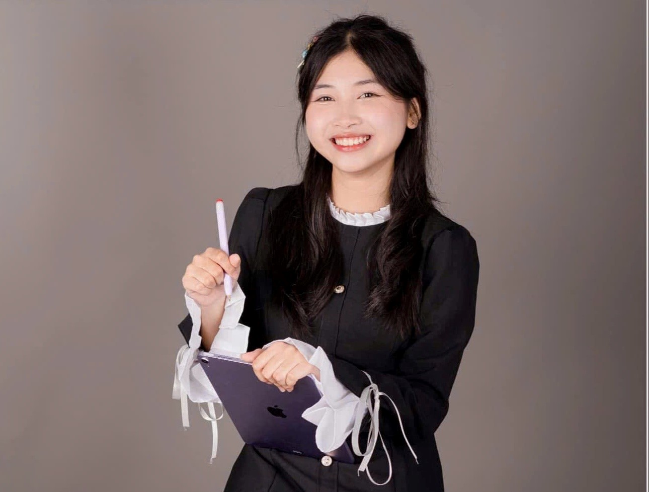 Chị Nguyễn Thị Hằng gi&agrave;nh nhiều giải thưởng trong học tập v&agrave; nhận được học bổng đại học.