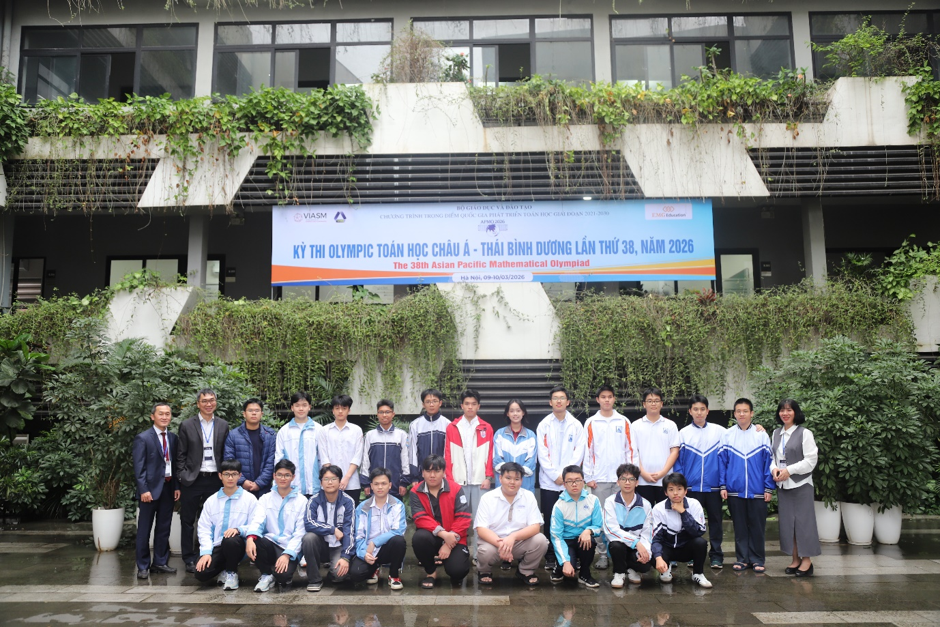 Đội tuyển Việt Nam tham dự Olympic to&aacute;n Ch&acirc;u &Aacute; Th&aacute;i B&igrave;nh Dương.