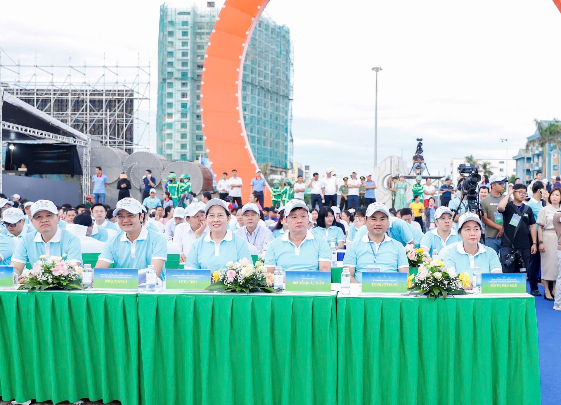 C&aacute;c đại biểu tham dự lễ ph&aacute;t động.