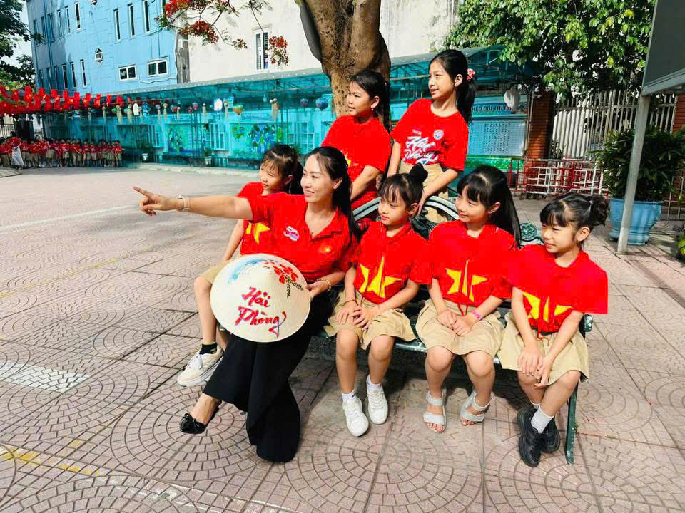 Sự gần gũi, gắn b&oacute; với học sinh gi&uacute;p c&ocirc; Vũ Thị Thủy l&agrave; nguồn cảm hứng lan tỏa mạnh mẽ những phong tr&agrave;o thiếu nhi.
