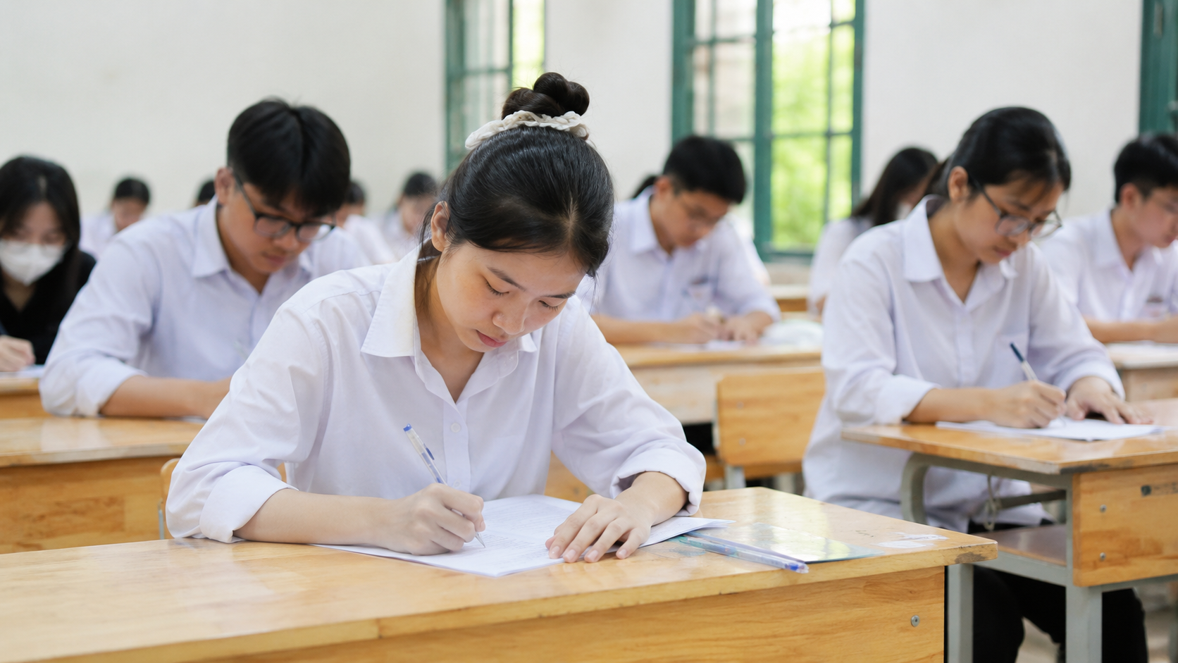  trong mọi t&igrave;nh huống bất thường ph&aacute;t sinh tại điểm thi, th&iacute; sinh cần b&igrave;nh tĩnh v&agrave; tuyệt đối chấp h&agrave;nh hướng dẫn của gi&aacute;m thị 