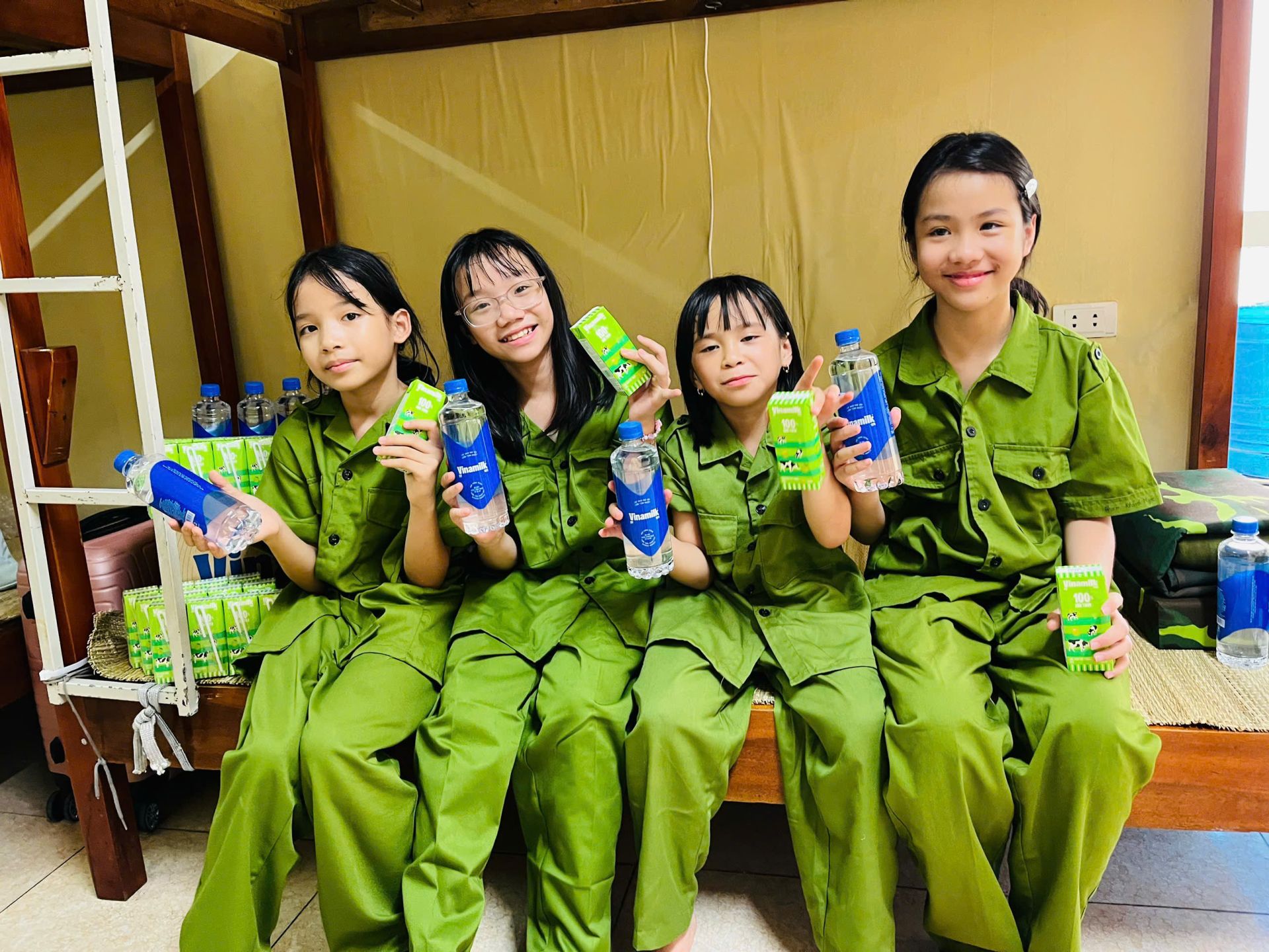 Nh&atilde;n h&agrave;ng Vinamilk đồng h&agrave;nh c&ugrave;ng chương tr&igrave;nh, tiếp th&ecirc;m nguồn dinh dưỡng v&agrave; năng lượng cho c&aacute;c học vi&ecirc;n trong suốt kh&oacute;a học.