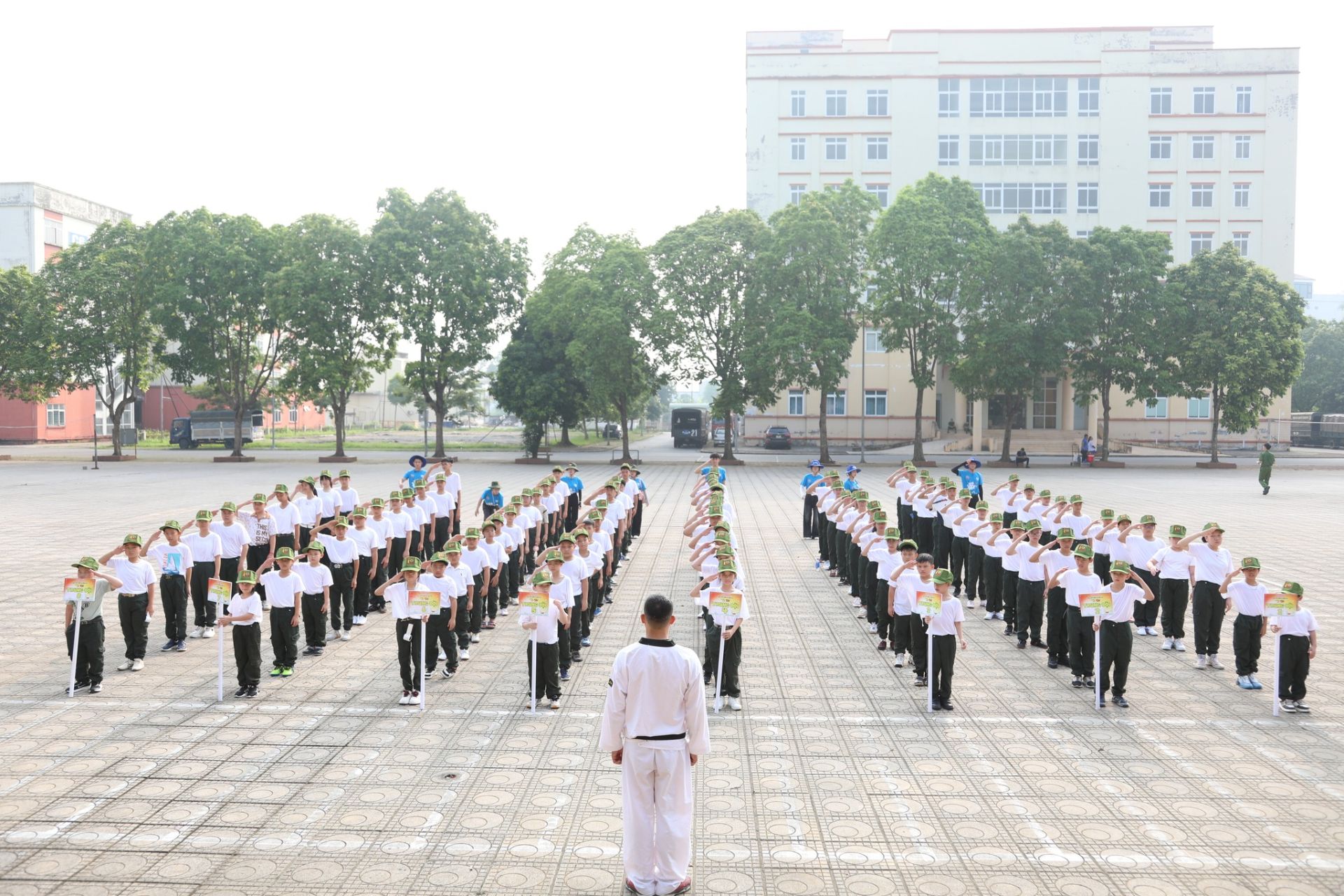 Những giờ huấn luyện điều lệnh, đội ngũ g&oacute;p phần r&egrave;n luyện t&iacute;nh kỷ luật v&agrave; tinh thần tập thể cho học vi&ecirc;n.