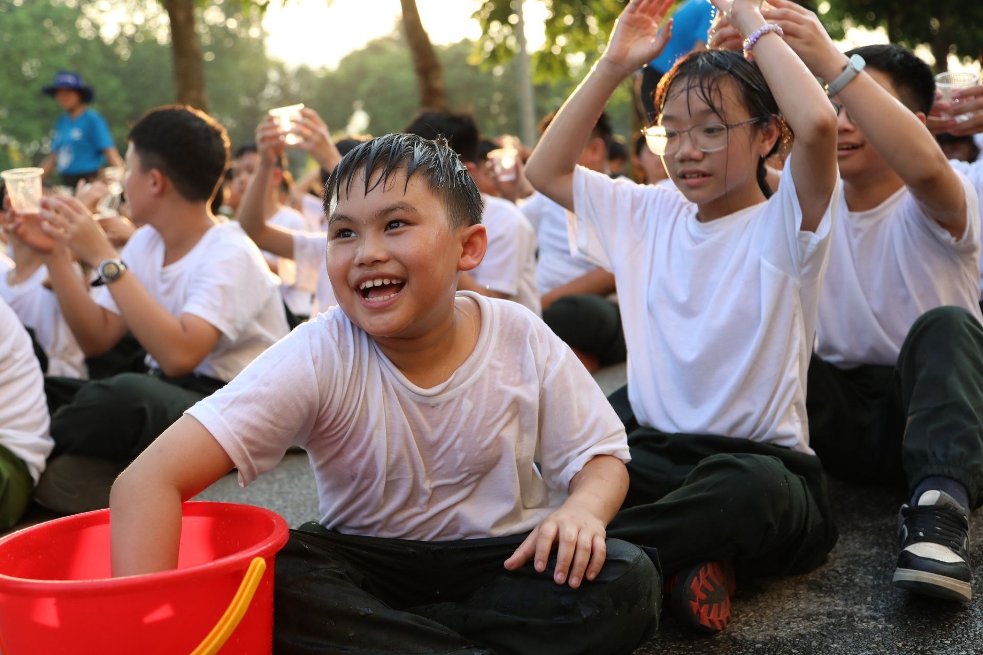Hoạt động tập thể s&ocirc;i động mang đến những tiếng cười v&agrave; những kỷ niệm đ&aacute;ng nhớ cho c&aacute;c &ldquo;chiến sĩ nh&iacute;&rdquo;.