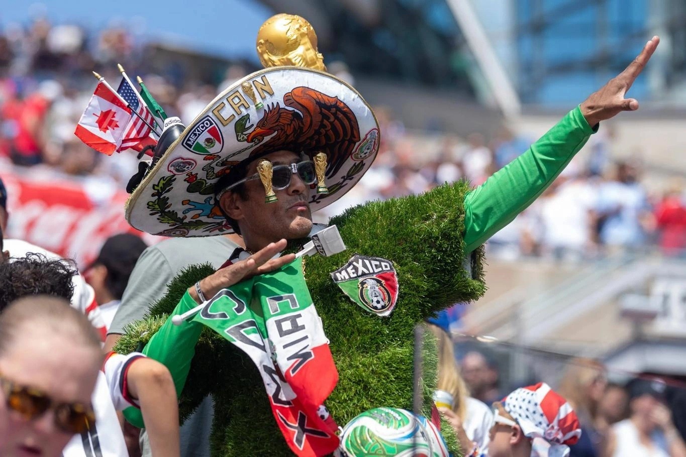 Cổ động vi&ecirc;n Mexico sẵn s&agrave;ng cho kỳ World Cup 2026.