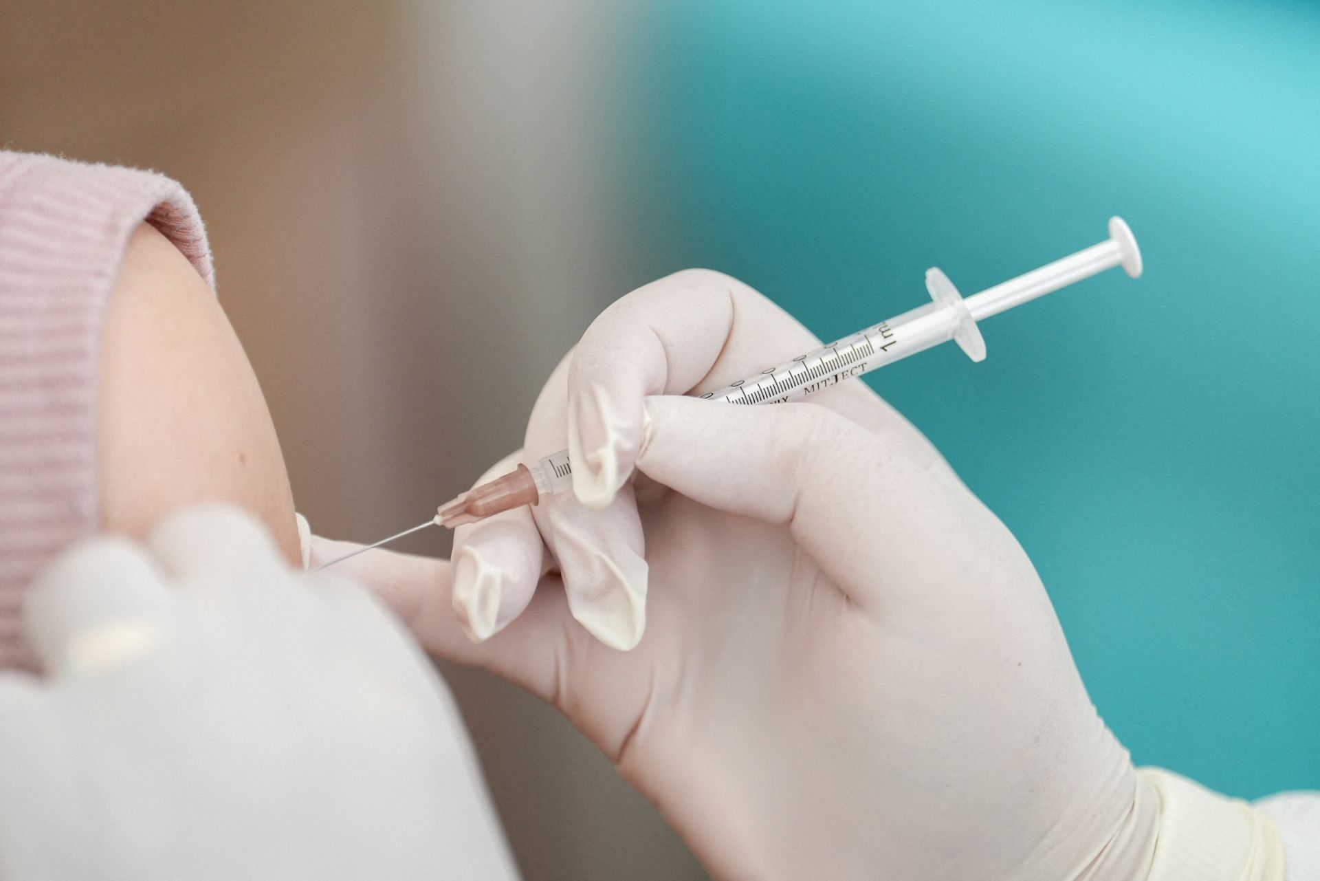 Một số loại vắc-xin sốt xuất huyết sẽ được ti&ecirc;m trong thời gian tới.
