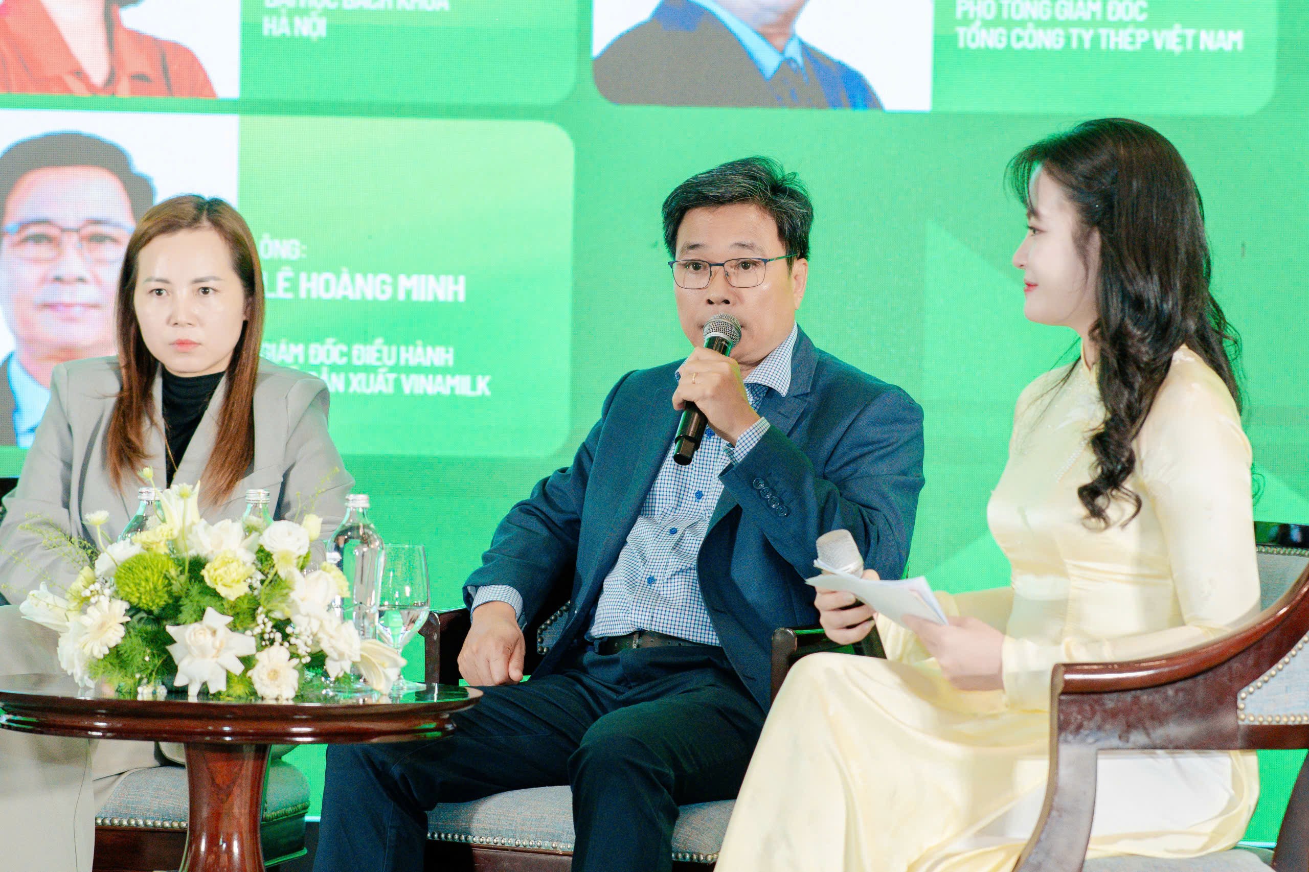 &Ocirc;ng L&ecirc; Ho&agrave;ng Minh, Gi&aacute;m đốc điều h&agrave;nh Sản xuất ki&ecirc;m Trưởng dự &aacute;n Net Zero của Vinamilk, chia sẻ tại Diễn đ&agrave;n Quốc gia về M&ocirc;i trường v&agrave; Kh&iacute; hậu 2026.