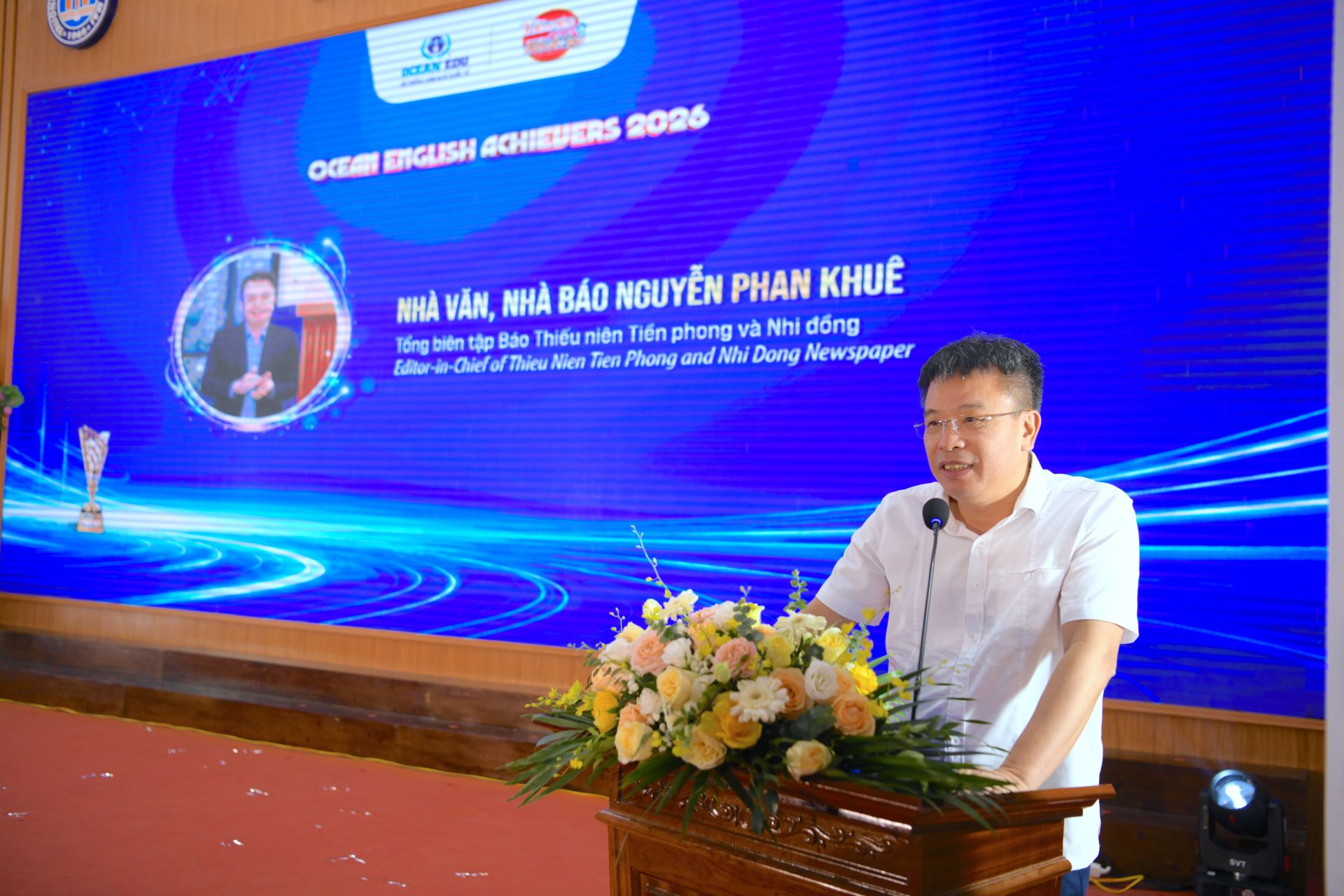 Nh&agrave; văn, nh&agrave; b&aacute;o Nguyễn Phan Khu&ecirc; ph&aacute;t biểu tại chương tr&igrave;nh.