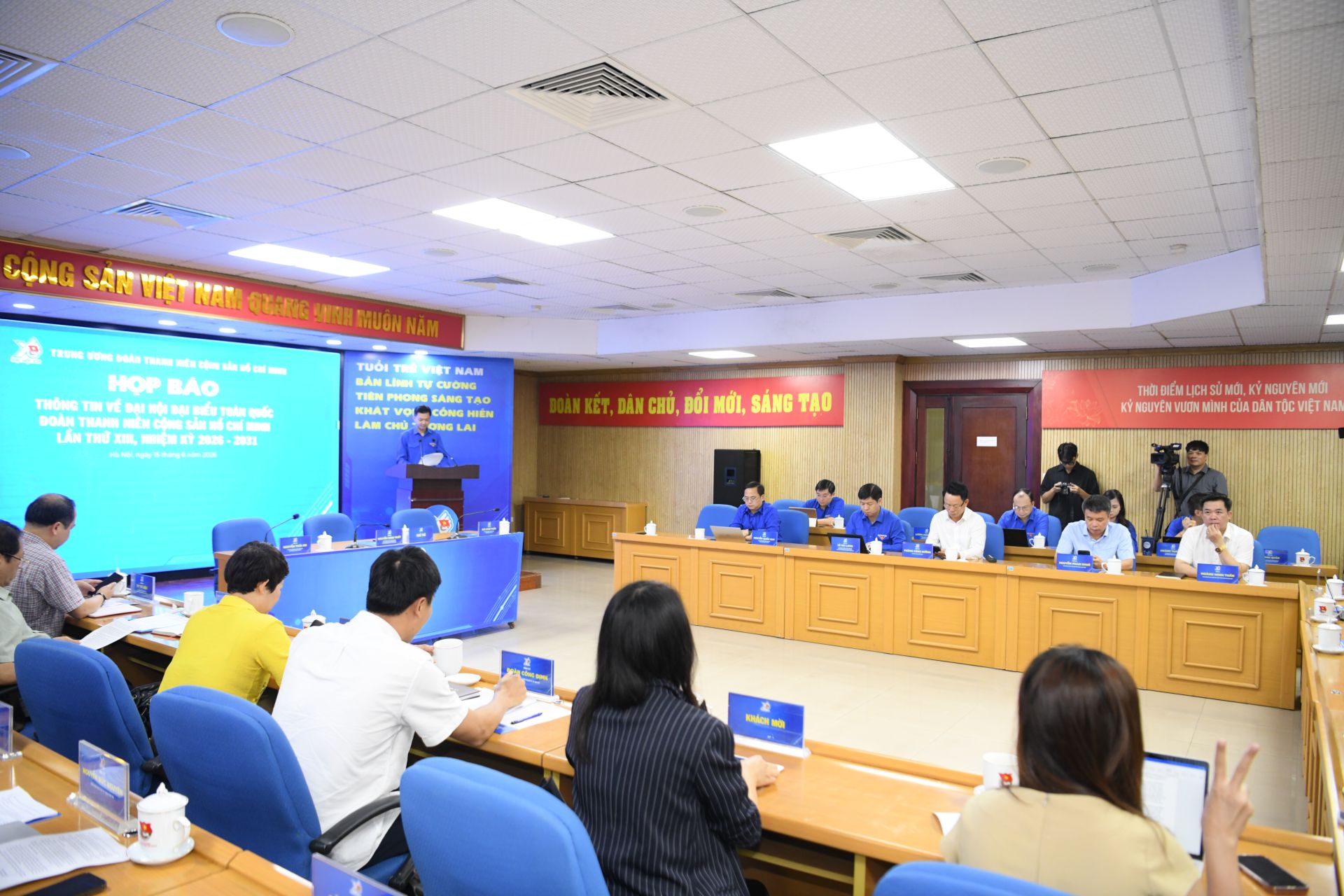 Quang cảnh chương tr&igrave;nh họp b&aacute;o.