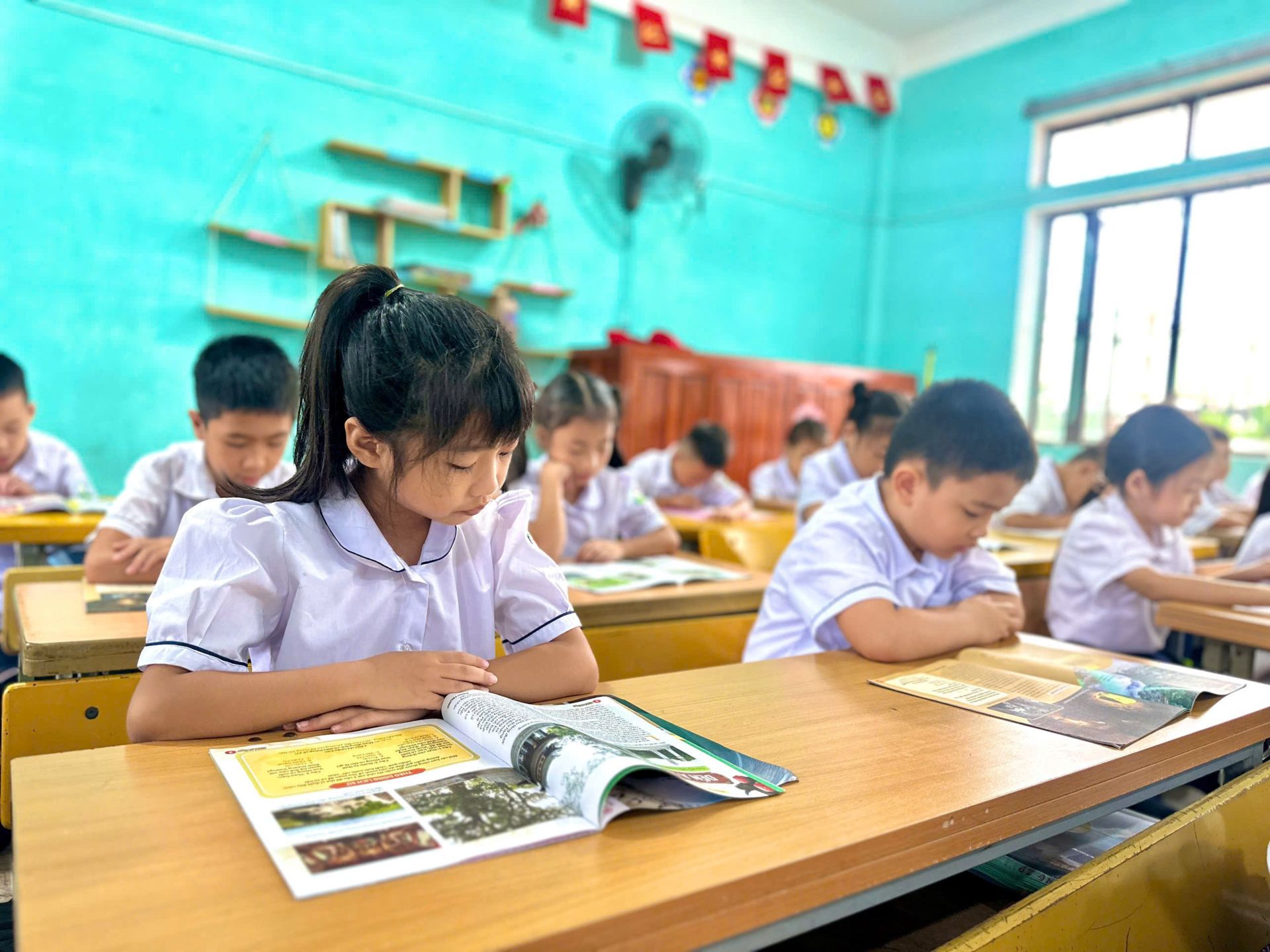 Năm học vừa qua, lớp 2D đ&atilde; c&oacute; 100% bạn them gia đọc b&aacute;o Đội