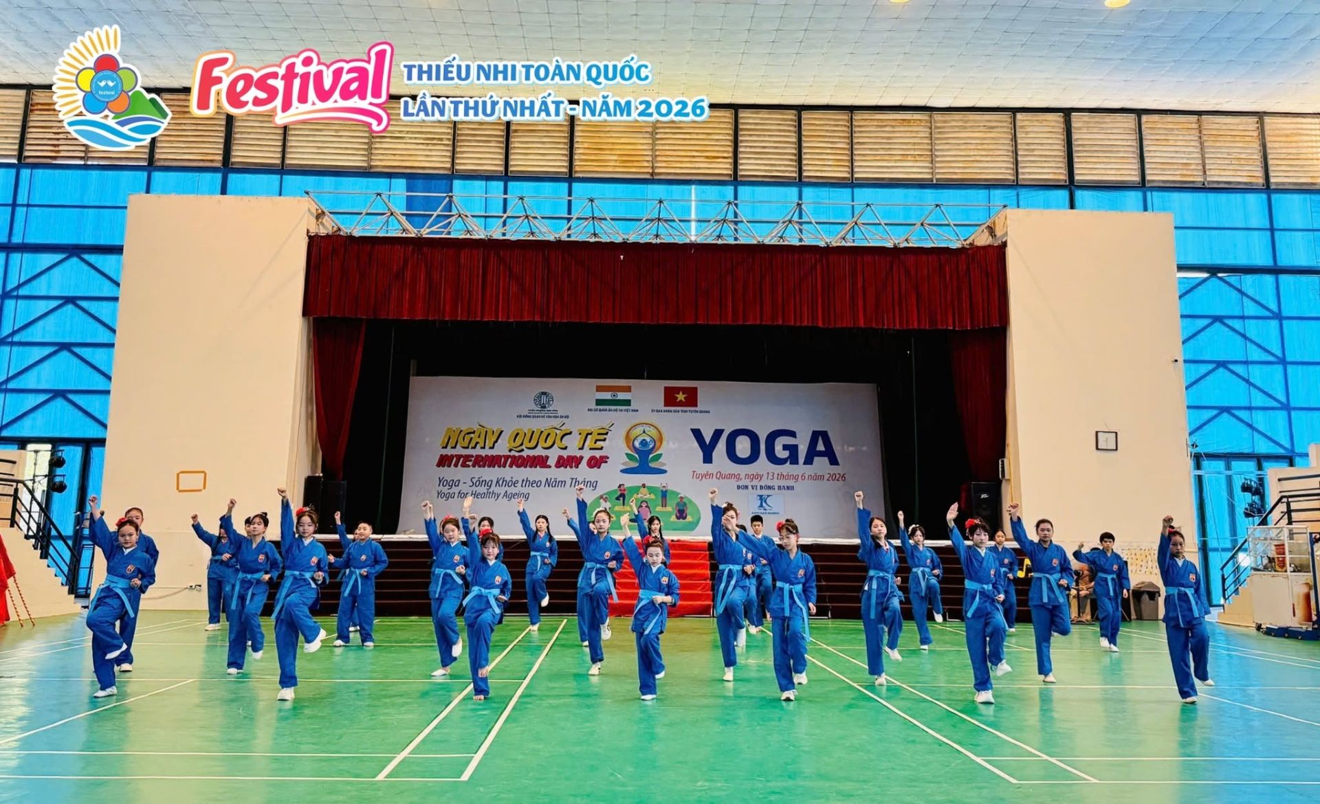 hương tr&igrave;nh hướng tới x&aacute;c lập kỷ lục Việt Nam với nội dung &ldquo;Số lượng thiếu nhi của 34 tỉnh, th&agrave;nh phố tham gia đồng diễn v&otilde; nhạc Vovinam đ&ocirc;ng nhất ch&agrave;o mừng Đại hội đại biểu to&agrave;n quốc Đo&agrave;n TNCS Hồ Ch&iacute; Minh lần thứ XIII&rdquo;.