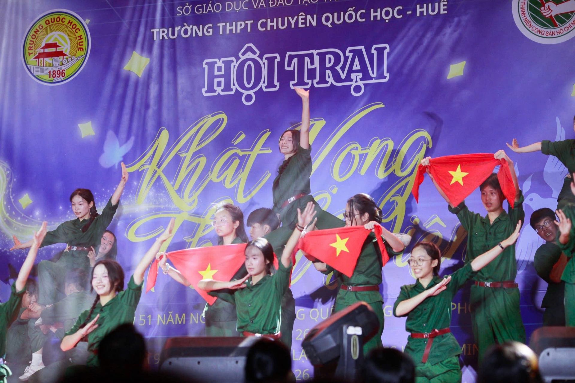 C&ocirc; học tr&ograve; xứ Huế trưởng th&agrave;nh hơn từ c&aacute;c hoạt động Đo&agrave;n tại trường THPT Quốc Học Huế.