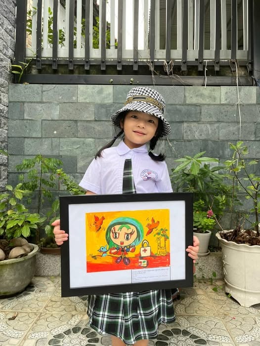 Huy&ecirc;̀n Anh đam m&ecirc; vẽ ngay từ những năm đ&acirc;̀u ti&ecirc;̉u học.