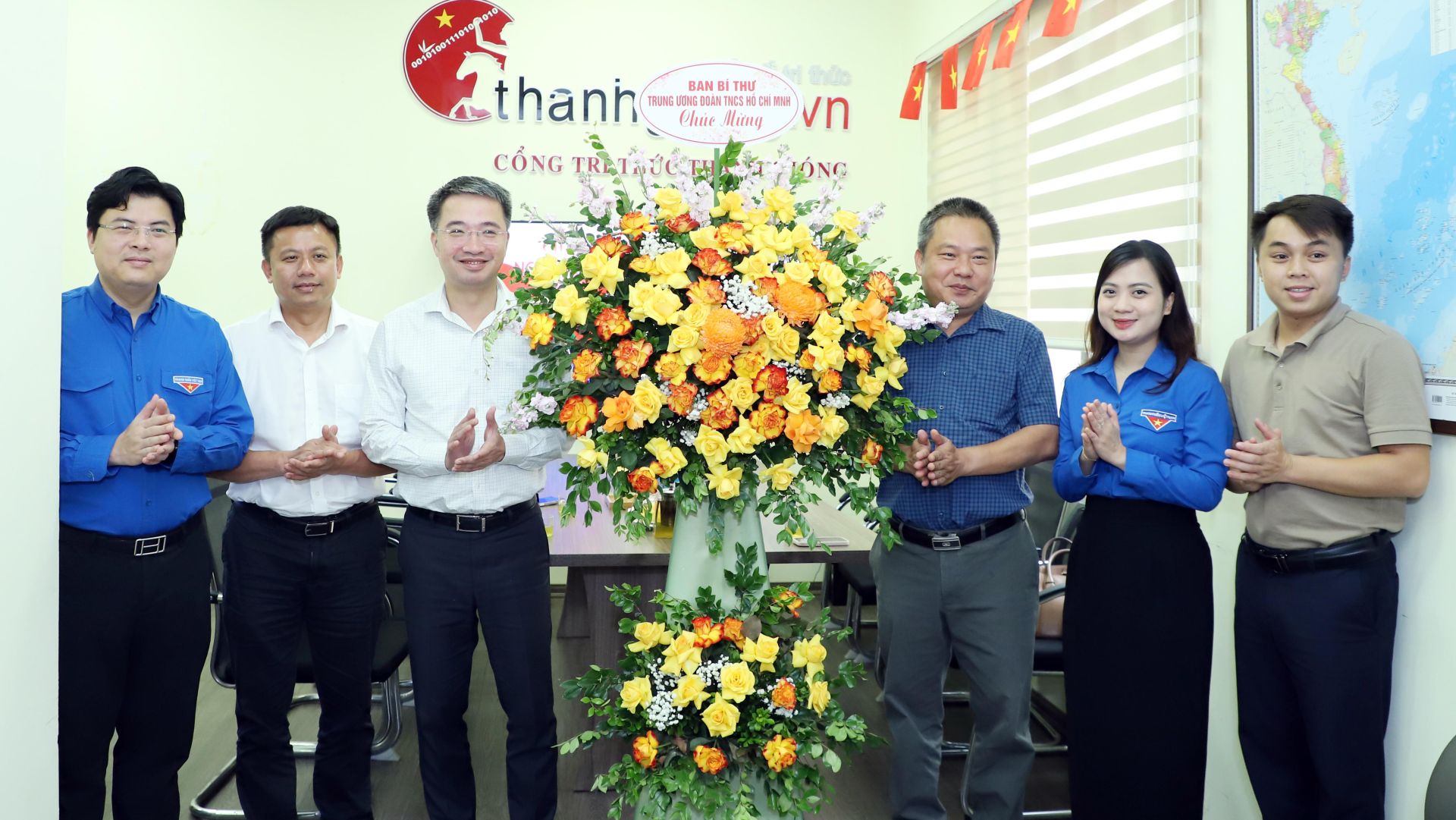 Bí thư T.Ư Đoàn Nguyễn Tường Lâm chúc mừng các cơ quan báo chí của Đoàn