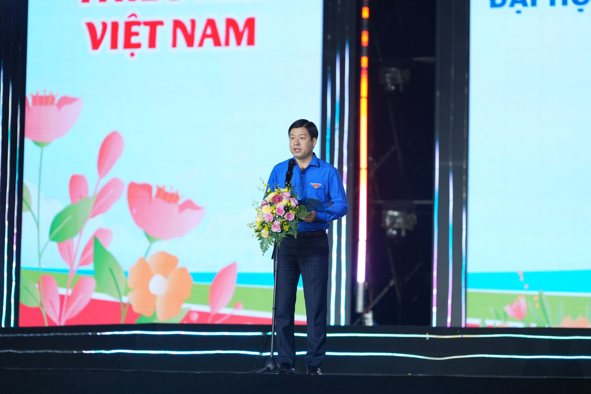 Ph&oacute; Chủ tịch thường trực Hội đồng Đội T.Ư L&ecirc; Hải Long ph&aacute;t biểu khai mạc Festival.