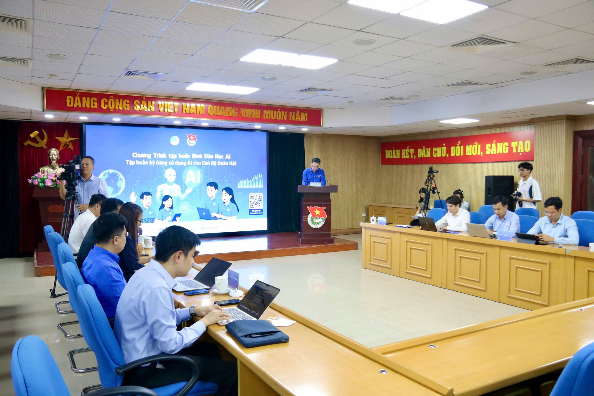 T.Ư Đoàn t&ocirc;̉ chức t&acirc;̣p hu&acirc;́n ph&ocirc;̉ c&acirc;̣p AI mi&ecirc;̃n phí cho đoàn vi&ecirc;n, thanh ni&ecirc;n.