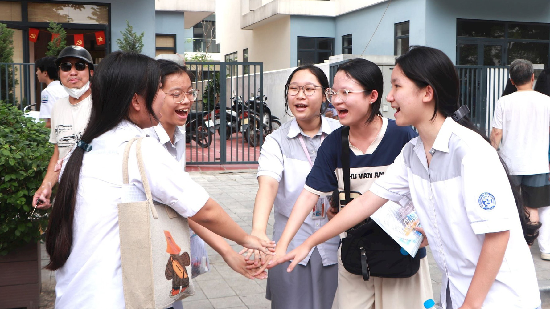 Thí sinh Hà N&ocirc;̣i có 3 ngày đ&ecirc;̉ hoàn t&acirc;́t xác nh&acirc;̣n nh&acirc;̣p học lớp 10. Ảnh: Người Hà N&ocirc;̣i.
