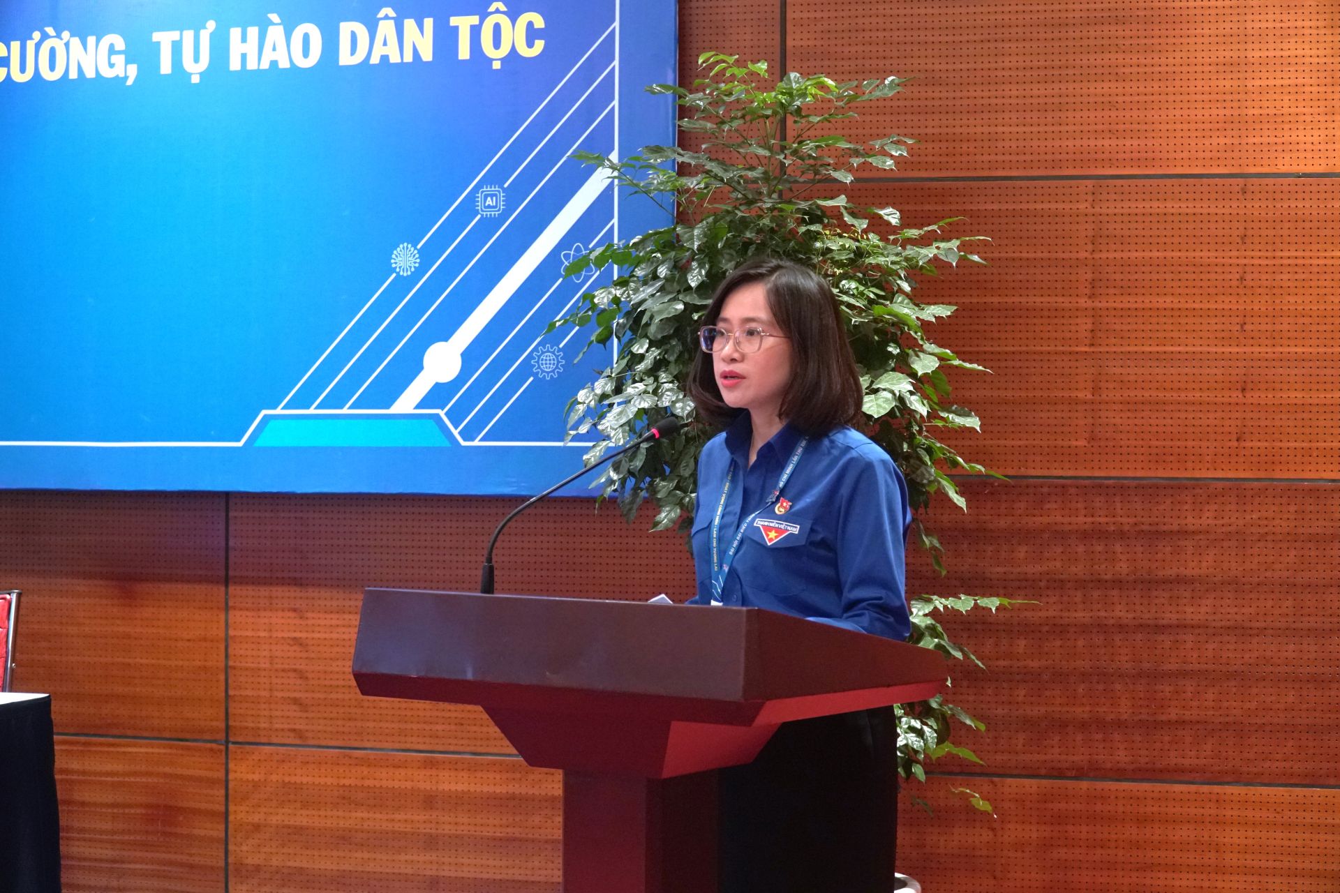 Đại biểu L&ecirc; Thị Mai Phương - Ph&oacute; B&iacute; thư Tỉnh đo&agrave;n, Chủ tịch Hội đồng Đội tỉnh Ninh B&igrave;nh đề xuất một số định hướng đổi mới c&ocirc;ng t&aacute;c tuy&ecirc;n truyền, gi&aacute;o dục trong nhiệm kỳ tới. 