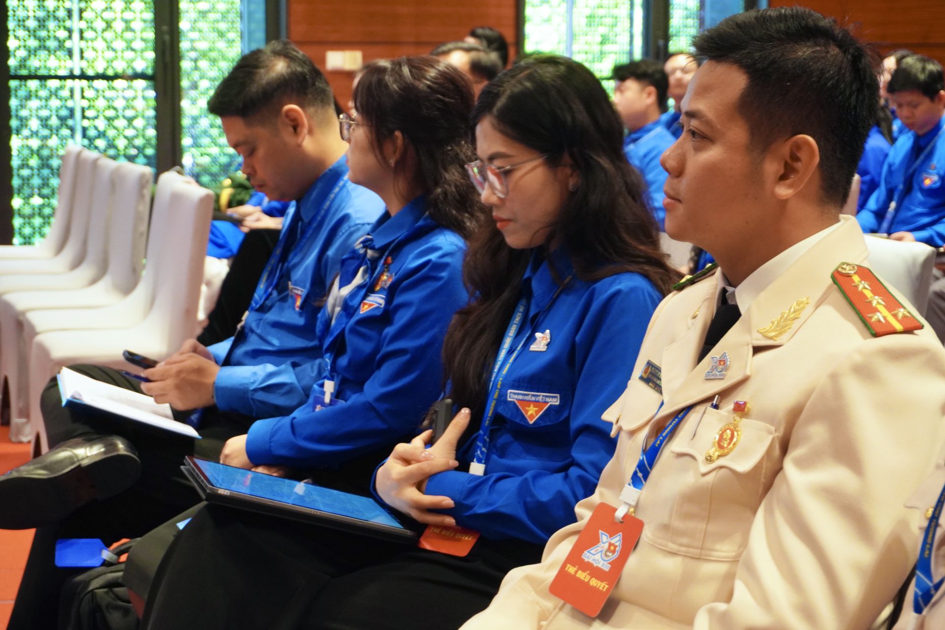 C&aacute;c đại biểu lắng nghe những chia sẻ, kiến nghị về chủ đề diễn đ&agrave;n. 