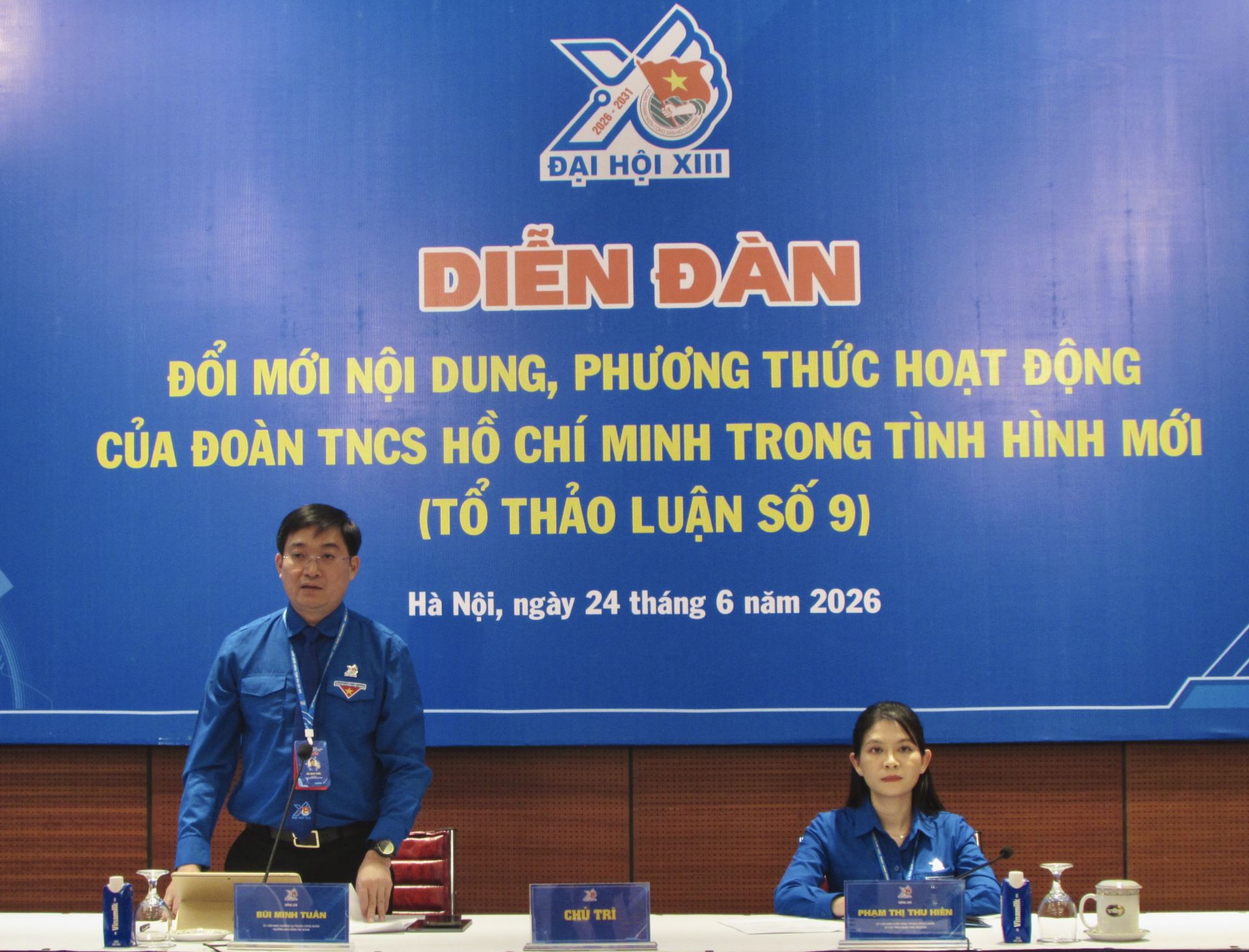 Anh B&ugrave;i Minh Tuấn, Uỷ vi&ecirc;n Ban Thường vụ Trung ương Đo&agrave;n, Trưởng ban C&ocirc;ng t&aacute;c Đo&agrave;n v&agrave; chị Phạm Thị Thu Hiền, Uỷ vi&ecirc;n BCH Trung ương Đo&agrave;n, B&iacute; thư Tỉnh đo&agrave;n Th&aacute;i Nguy&ecirc;n chủ tr&igrave; diễn đ&agrave;n 