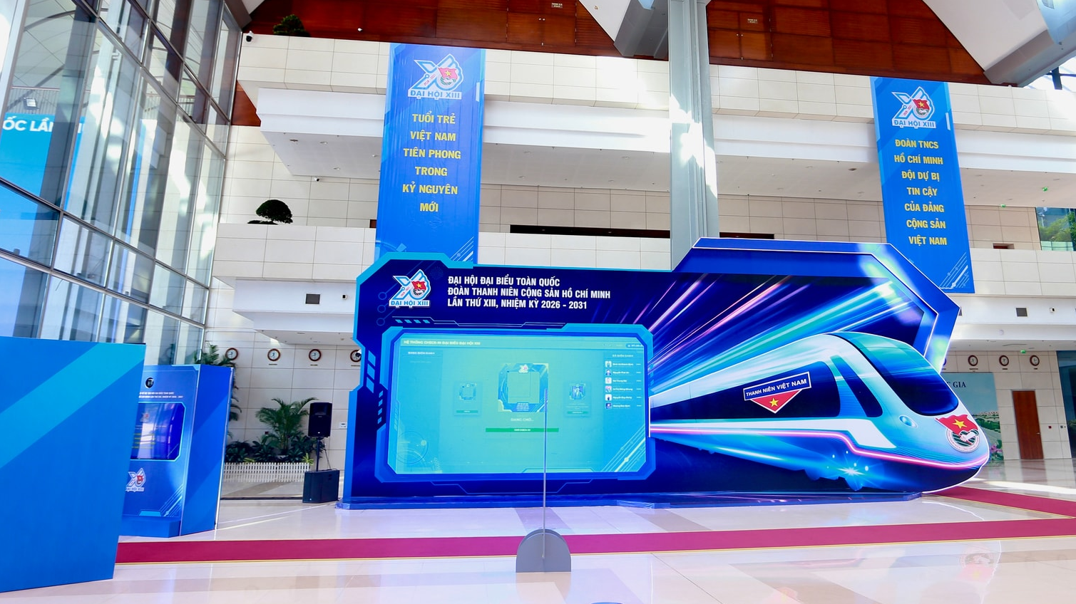 H&igrave;nh tượng &ldquo;Chuyến t&agrave;u tiến v&agrave;o kỷ nguy&ecirc;n mới&rdquo; truyền tải th&ocirc;ng điệp về kh&aacute;t vọng ph&aacute;t triển v&agrave; tinh thần ti&ecirc;n phong của thanh ni&ecirc;n Việt Nam.
