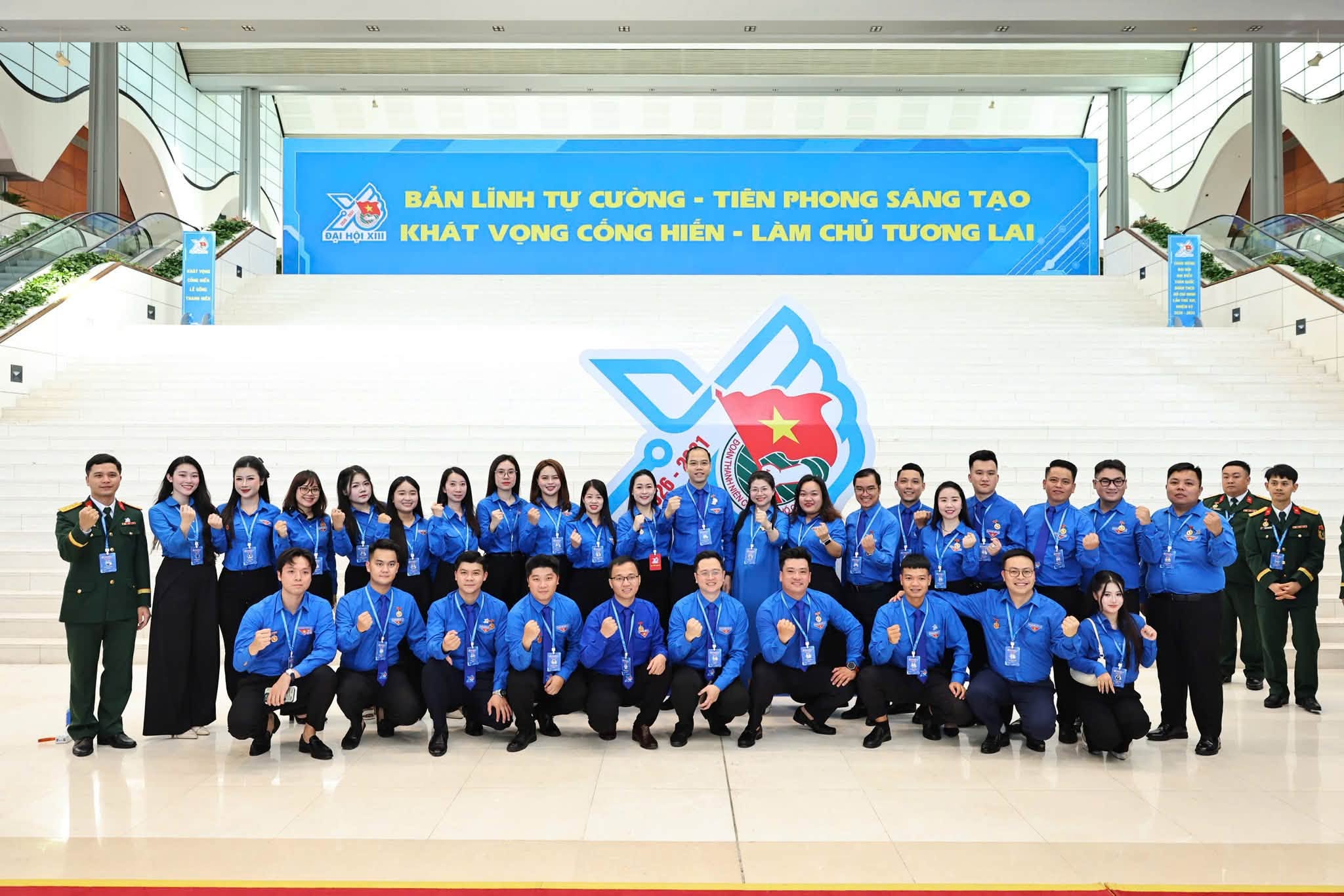 Sắc xanh thanh ni&ecirc;n nổi bật tại khu vực check-in của Đại hội, thể hiện tinh thần đo&agrave;n kết, bản lĩnh v&agrave; kh&aacute;t vọng cống hiến của tuổi trẻ Việt Nam.