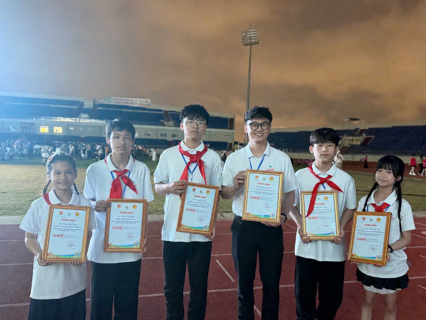 niềm tự h&agrave;o của c&aacute;c em thiếu nhi 