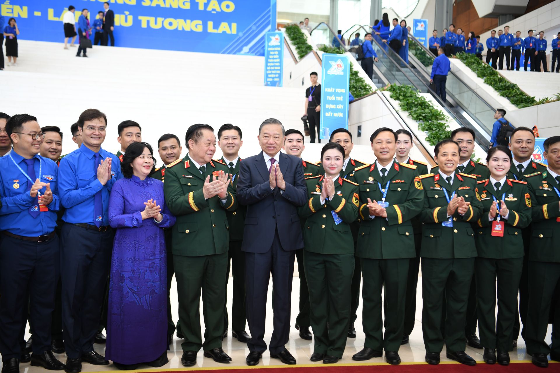 Tổng B&iacute; thư T&ocirc; L&acirc;m, Chủ tịch UBTƯ MTTQ Việt Nam B&ugrave;i Thị Minh Ho&agrave;i