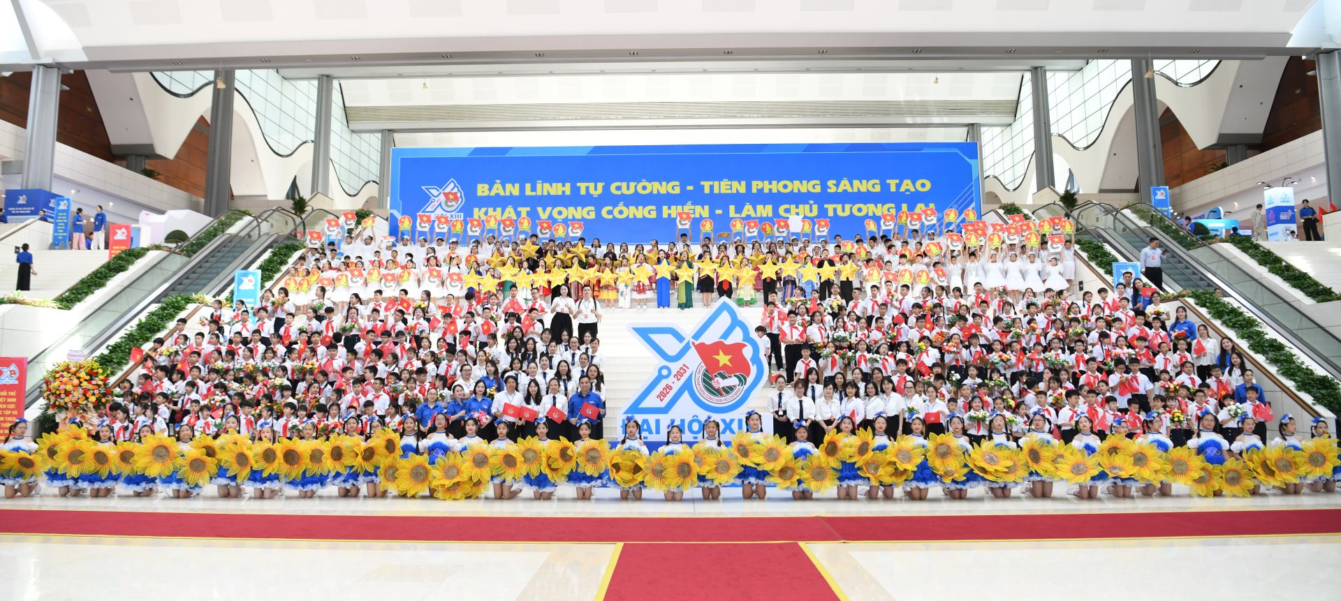 C&aacute;c bạn học sinh trường Tiểu học Ng&ocirc; Th&igrave; Nhậm v&agrave; trường Tiểu học L&ecirc; Ngọc H&acirc;n tham gia biểu diễn nghệ thuật tại Đại hội.