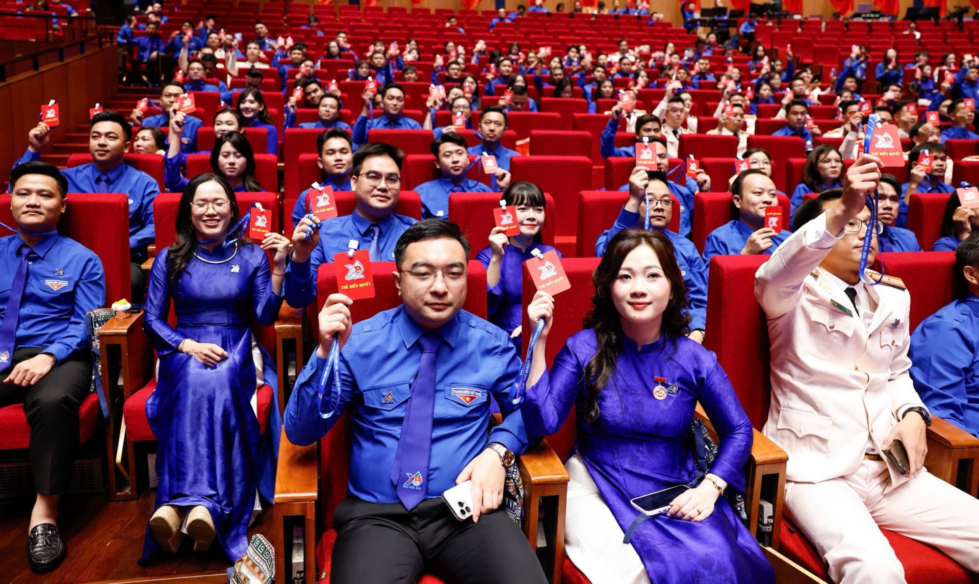 Thông qua Nghị quyết Đại hội đại biểu toàn quốc Đoàn TNCS Hồ Chí Minh lần thứ XIII