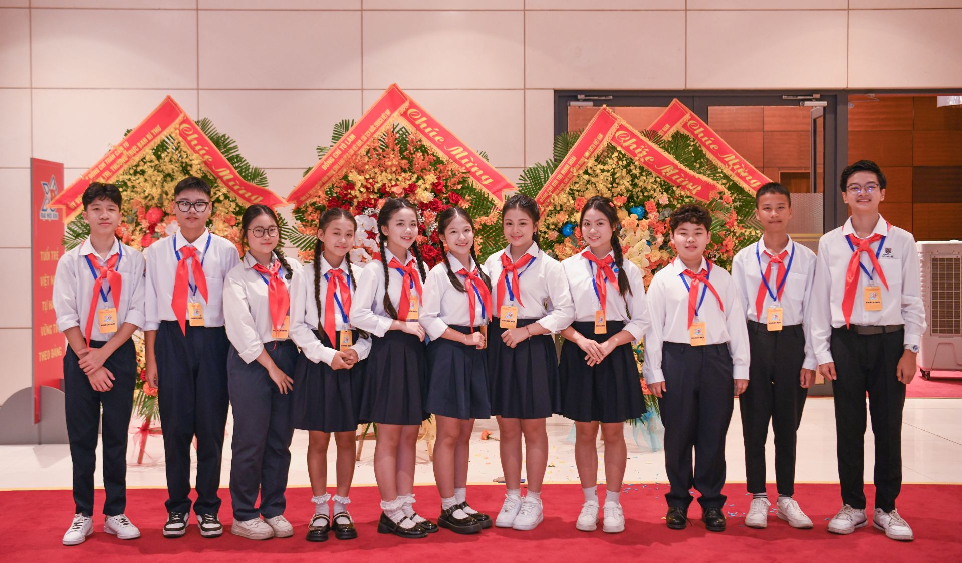 11 bạn thi&ecirc;́u nhi ti&ecirc;u bi&ecirc;̉u trong nhi&ecirc;̀u lĩnh vực, đại di&ecirc;̣n cho hàng tri&ecirc;̣u đ&ocirc;̣i vi&ecirc;n, thi&ecirc;́u nhi cả nước dự đại h&ocirc;̣i.