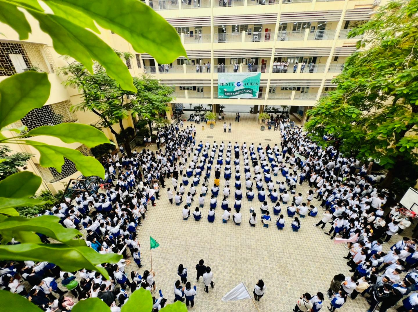 Trường THPT chuy&ecirc;n Đại học Sư phạm H&agrave; Nội tuyển sinh bổ sung 4 khối chuy&ecirc;n.