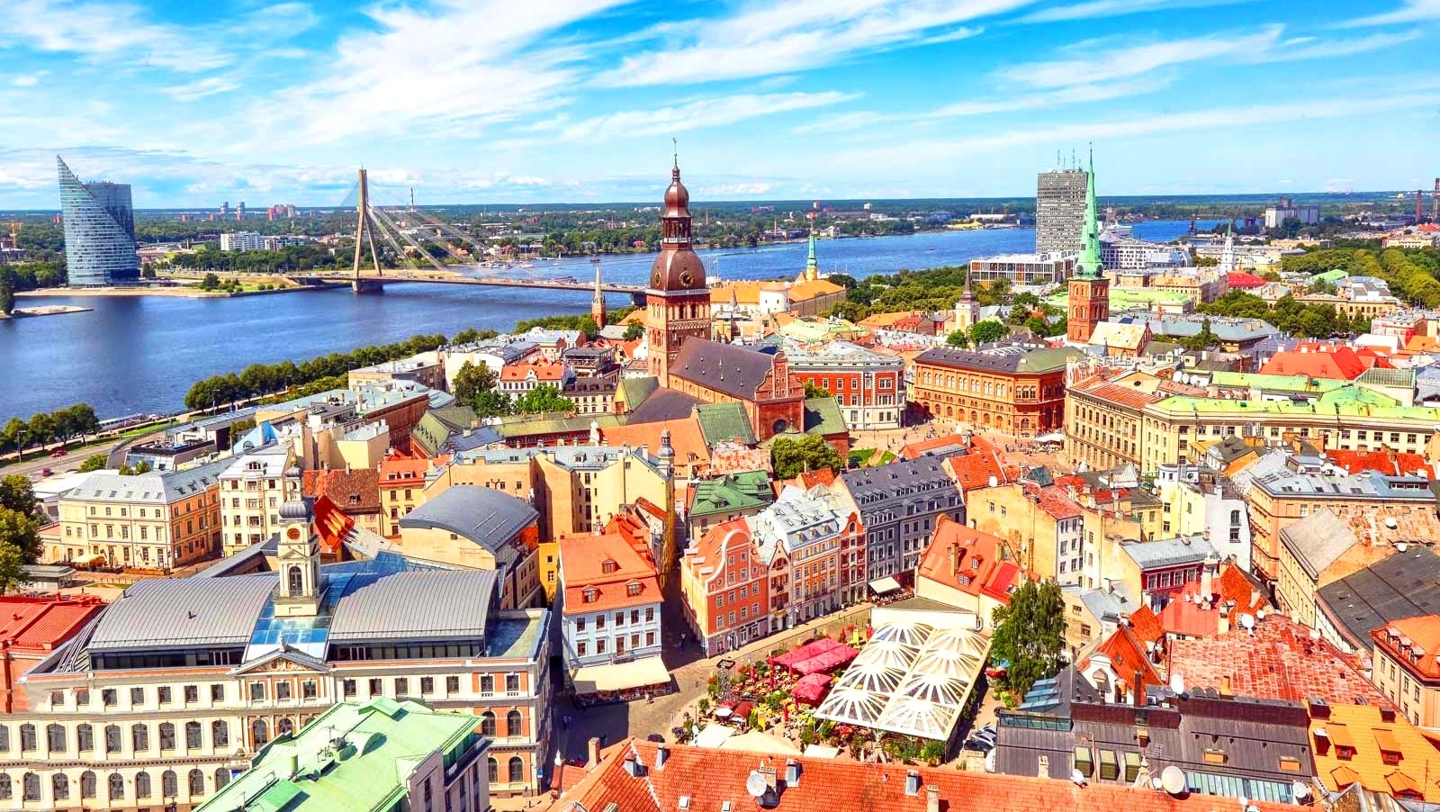 Riga (Latvia), th&agrave;nh phố nổi tiếng với quần thể kiến tr&uacute;c Art Nouveau thuộc h&agrave;ng lớn nhất thế giới đứng thứ 10 trong bảng xếp hạng.