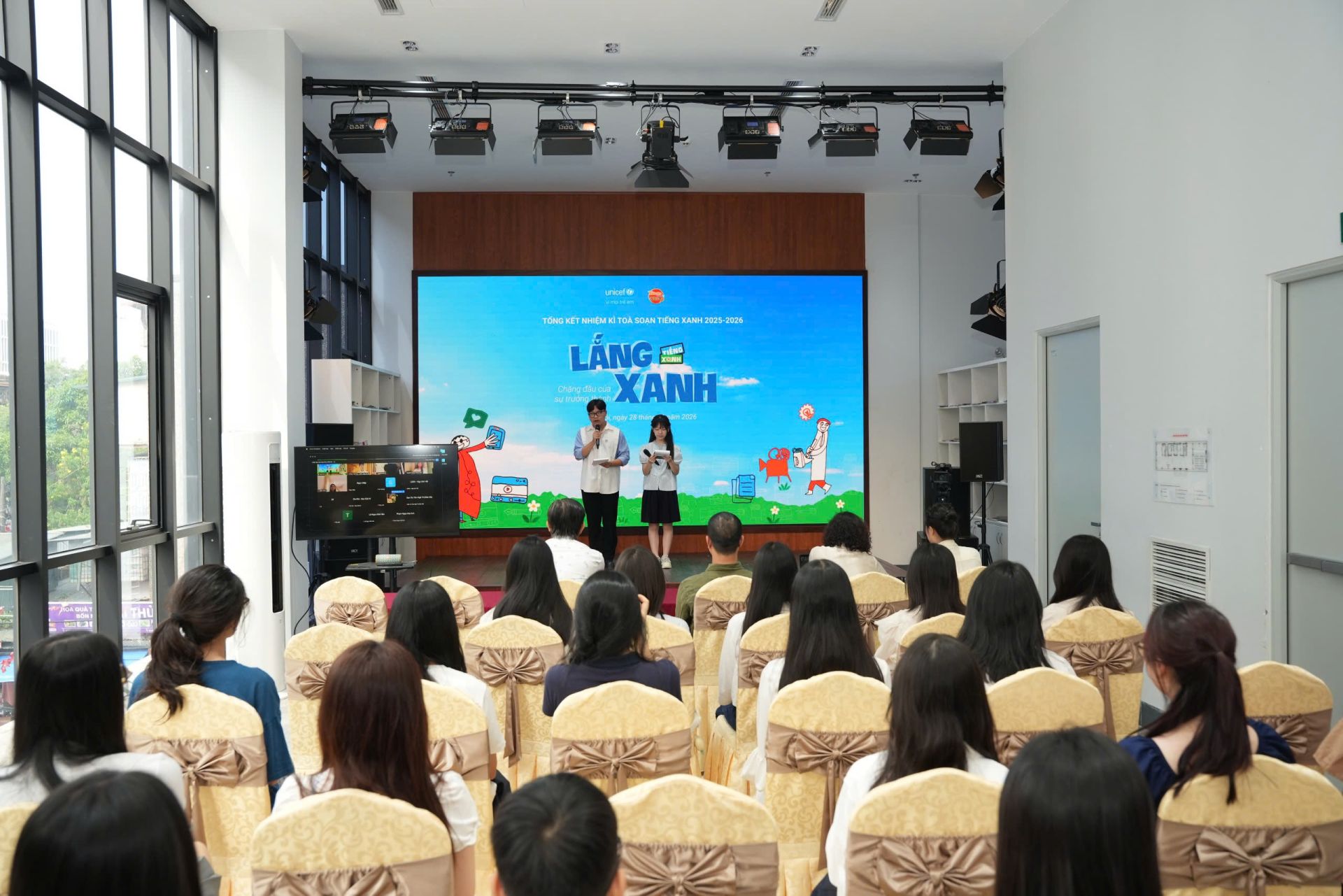 To&agrave;n cảnh chương tr&igrave;nh tổng kết nhiệm kỳ I của T&ograve;a soạn Tiếng Xanh với chủ đề &ldquo;Lắng Xanh&rdquo;.
