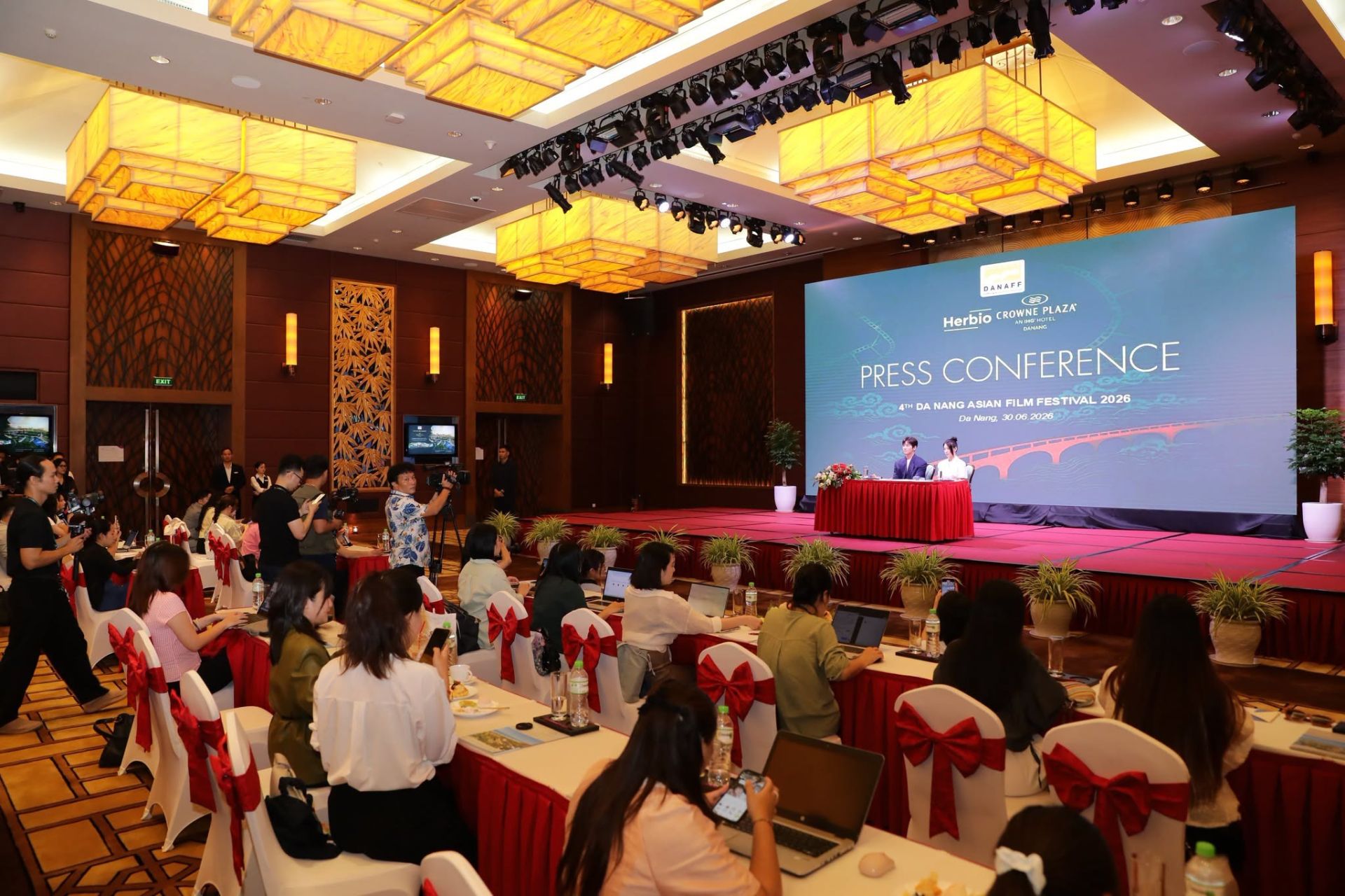 Sự g&oacute;p mặt của nhiều nghệ sĩ, đạo diễn v&agrave; nh&agrave; l&agrave;m phim t&ecirc;n tuổi tiếp tục khẳng định sức h&uacute;t ng&agrave;y c&agrave;ng lớn của DANAFF, g&oacute;p phần đưa Đ&agrave; Nẵng trở th&agrave;nh điểm hẹn mới của điện ảnh ch&acirc;u &Aacute;.