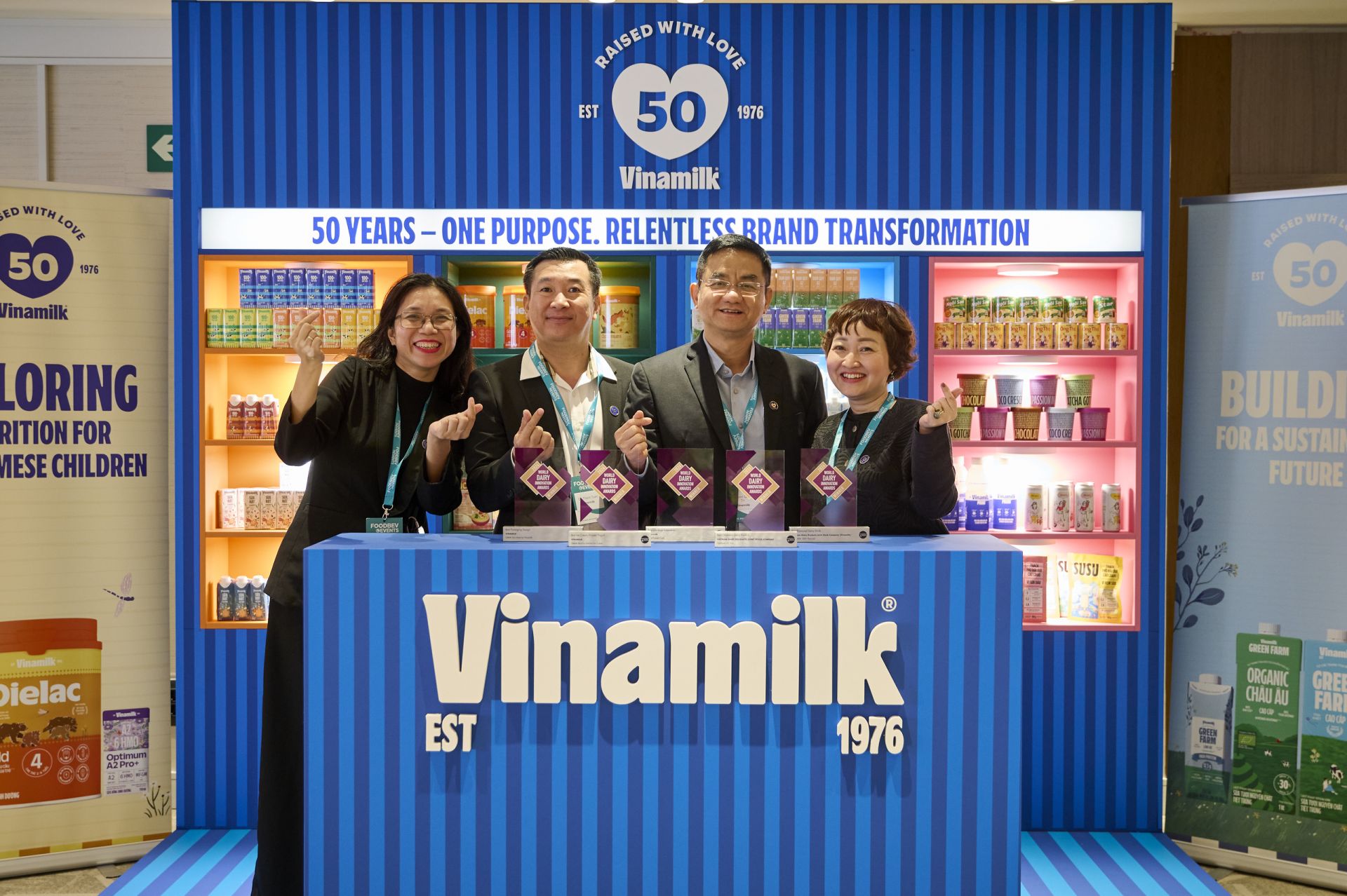 Vinamilk gi&agrave;nh chiến thắng &aacute;p đảo với 5 hạng mục tại Giải thưởng Đổi mới Ng&agrave;nh sữa Thế giới.