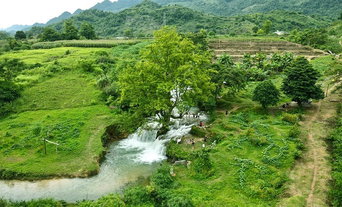 Suối Bản M&ograve;n