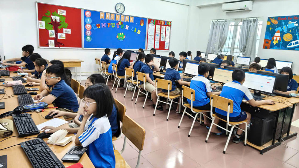 C&aacute;c bạn học sinh tham gia kỳ thi Olympic To&aacute;n Tuổi thơ cấp trường.