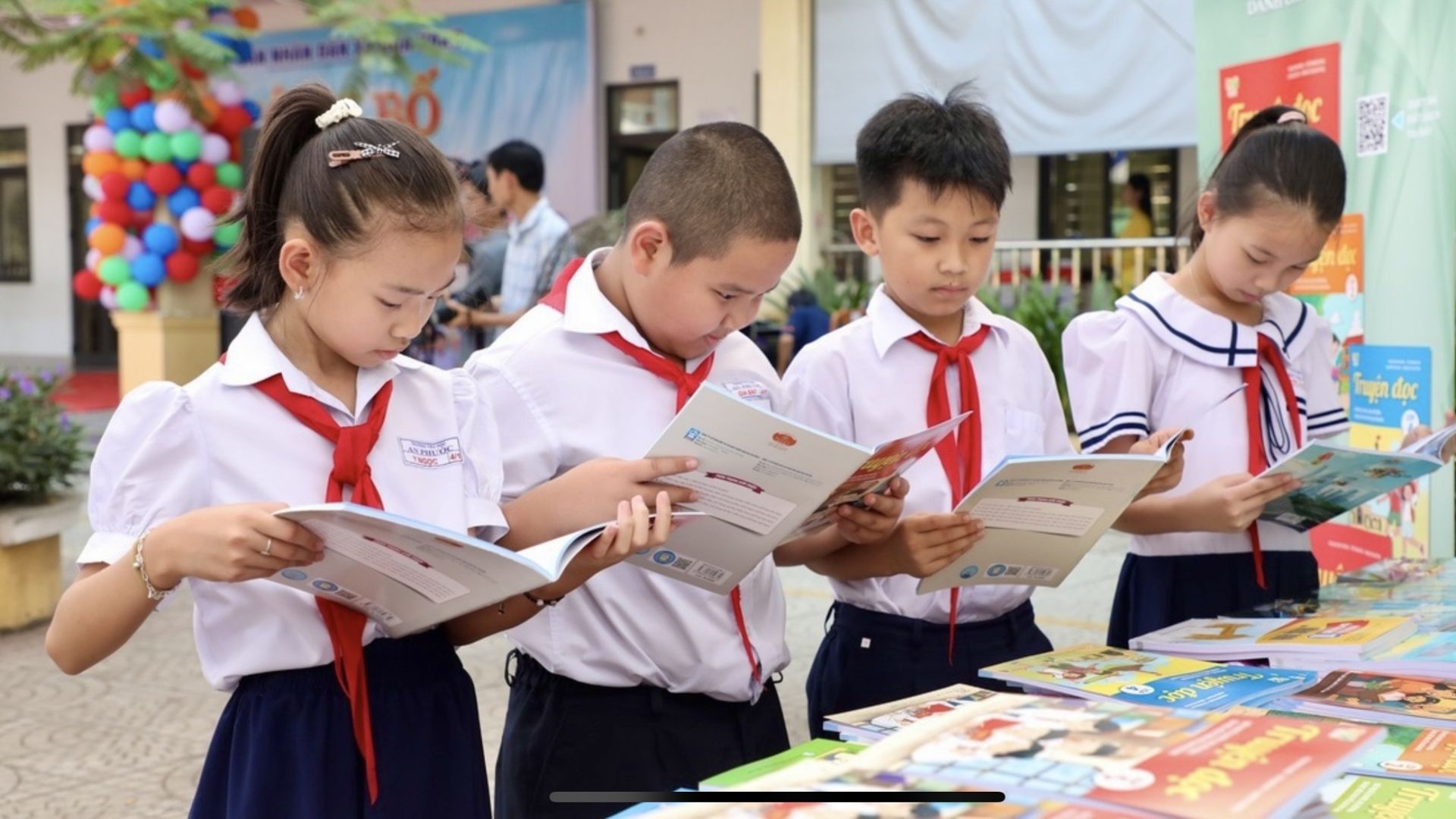 Toàn quốc miễn phí sách giáo khoa từ năm học 2029-2030