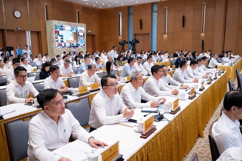 Quang cảnh h&ocirc;̣i nghị.