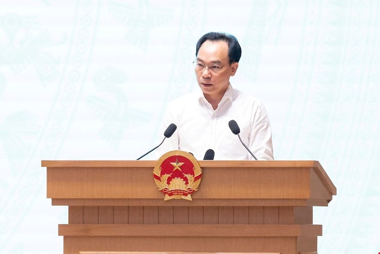B&ocirc;̣ trưởng B&ocirc;̣ GD&ĐT Hoàng Minh Sơn báo cáo tại 