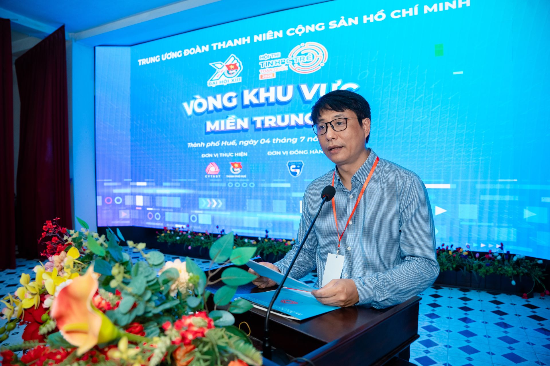 Anh Nguyễn Sỹ Vinh phát bi&ecirc;̉u khai mạc.